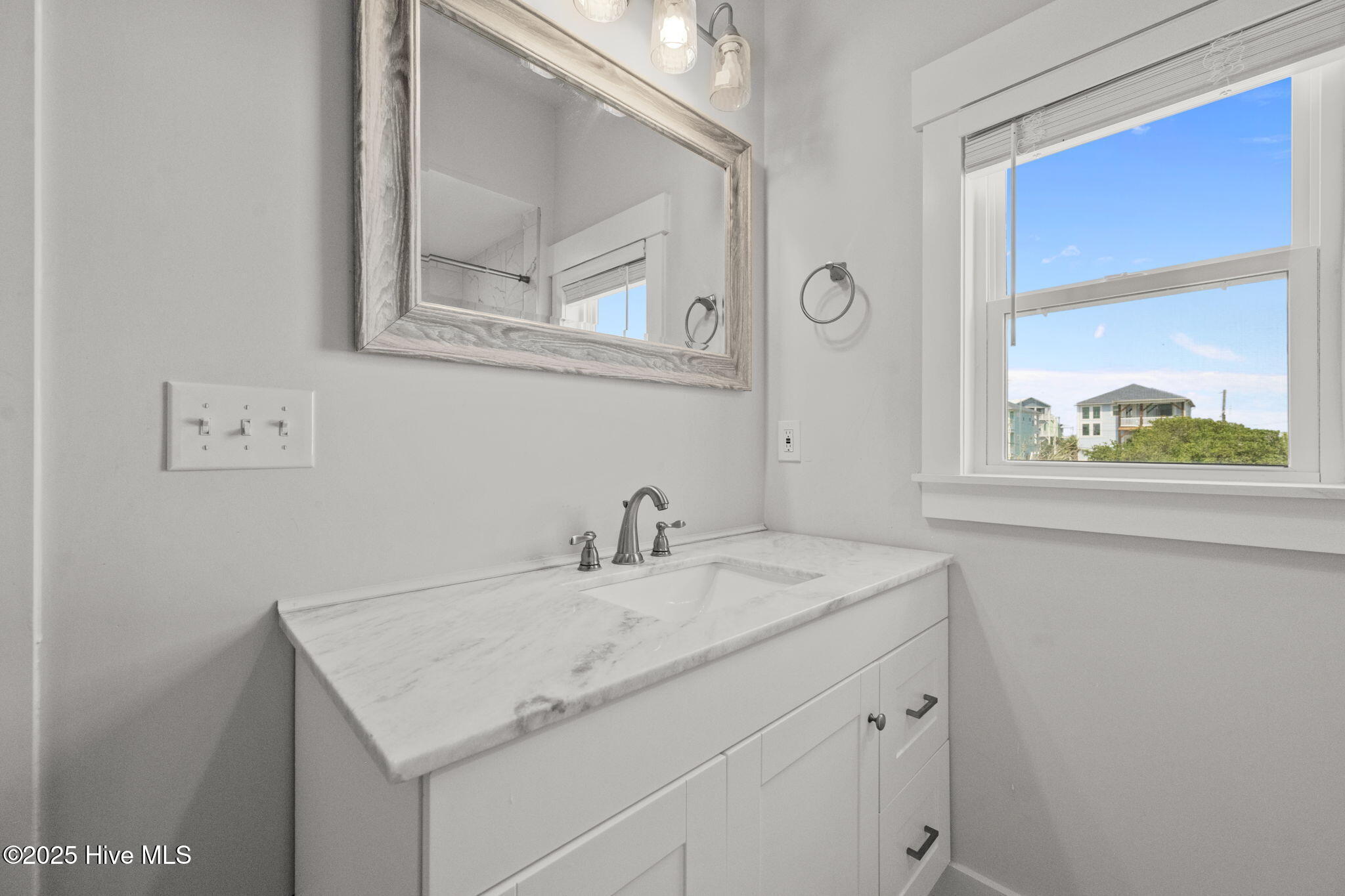 100522252 | Photo 25