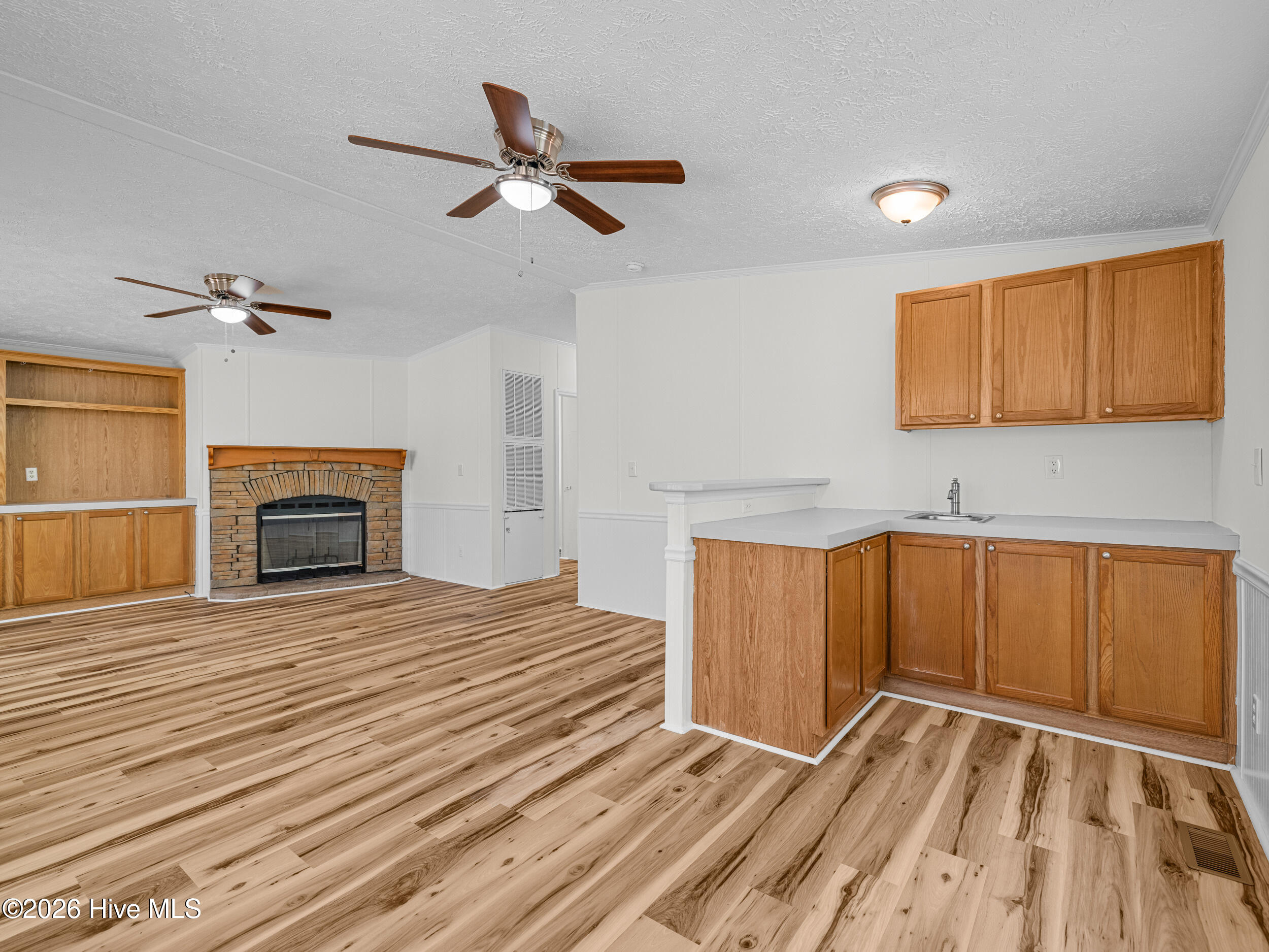 100560280 | Photo 41