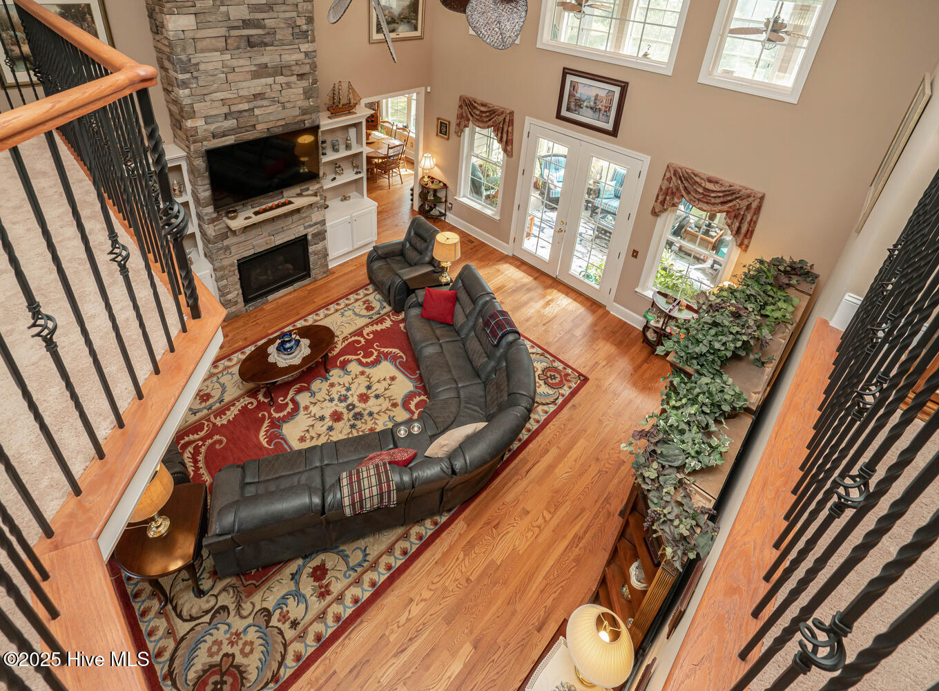 100534571 | Photo 91