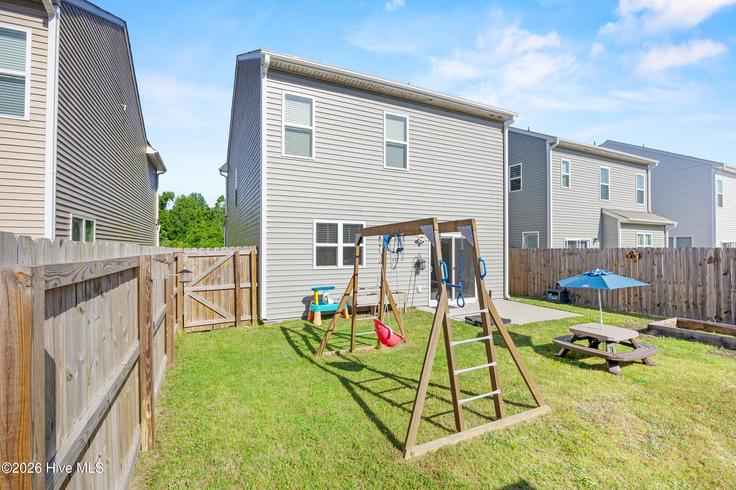 100568989 | Photo 34