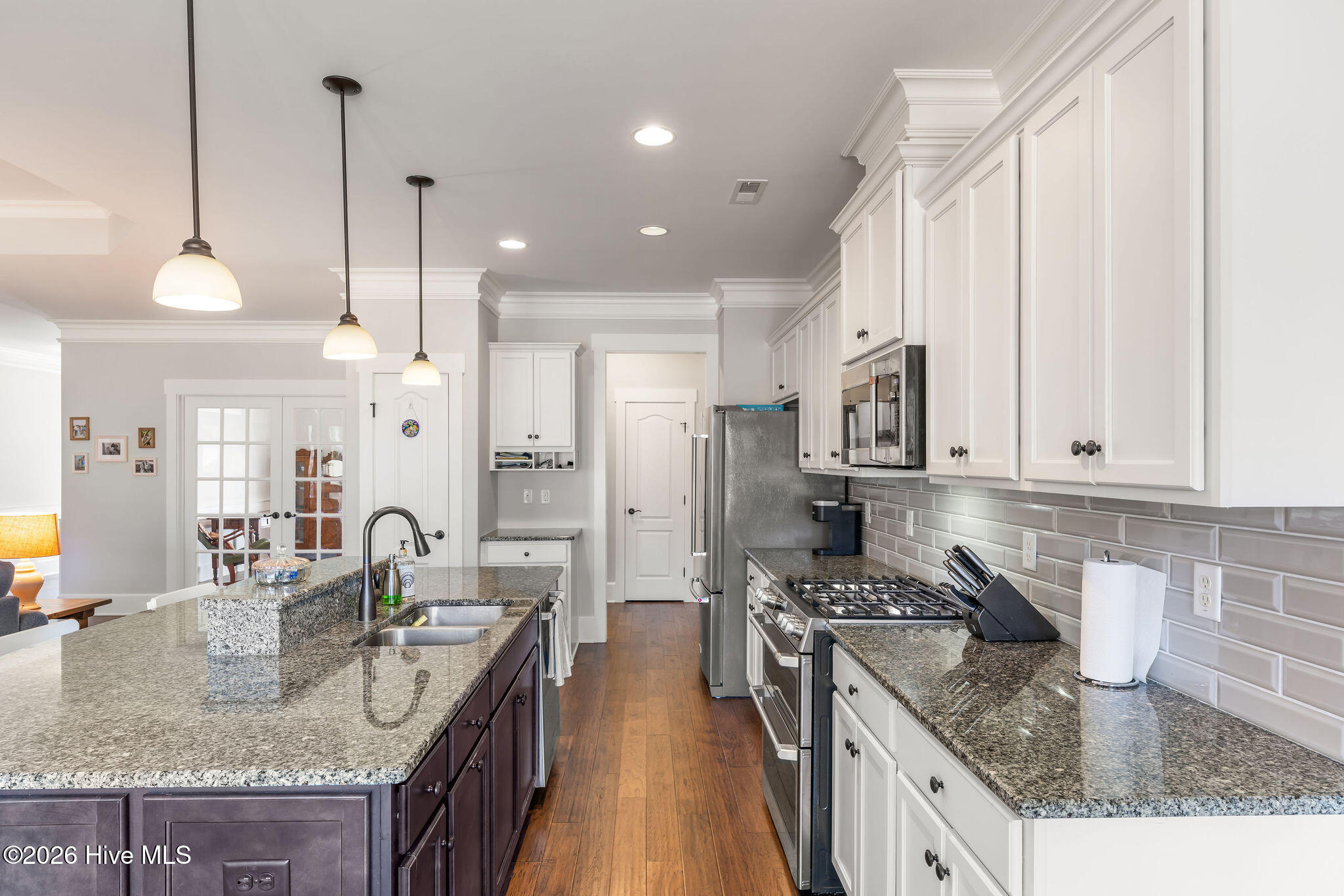 100548590 | Photo 20