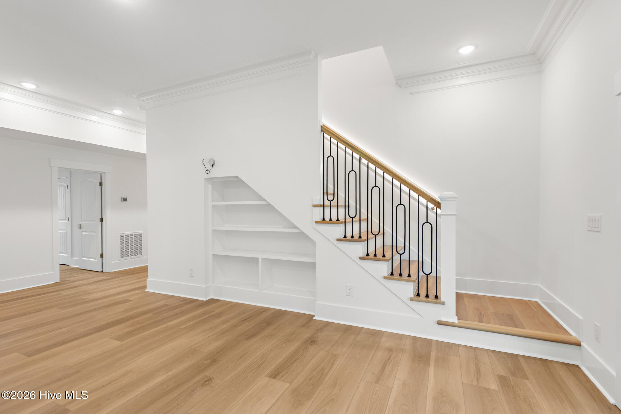 100516902 | Photo 171