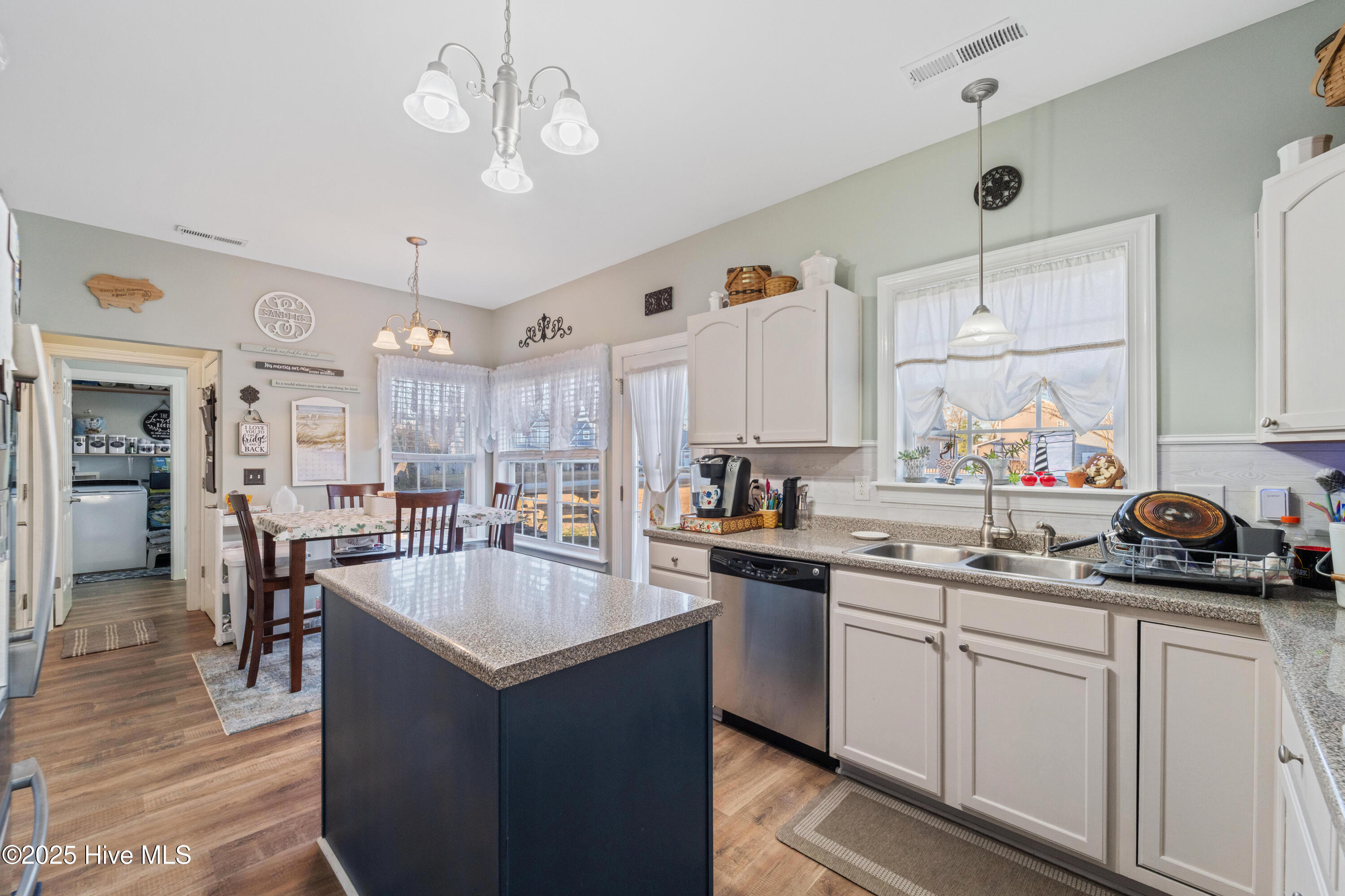 100546959 | Photo 19