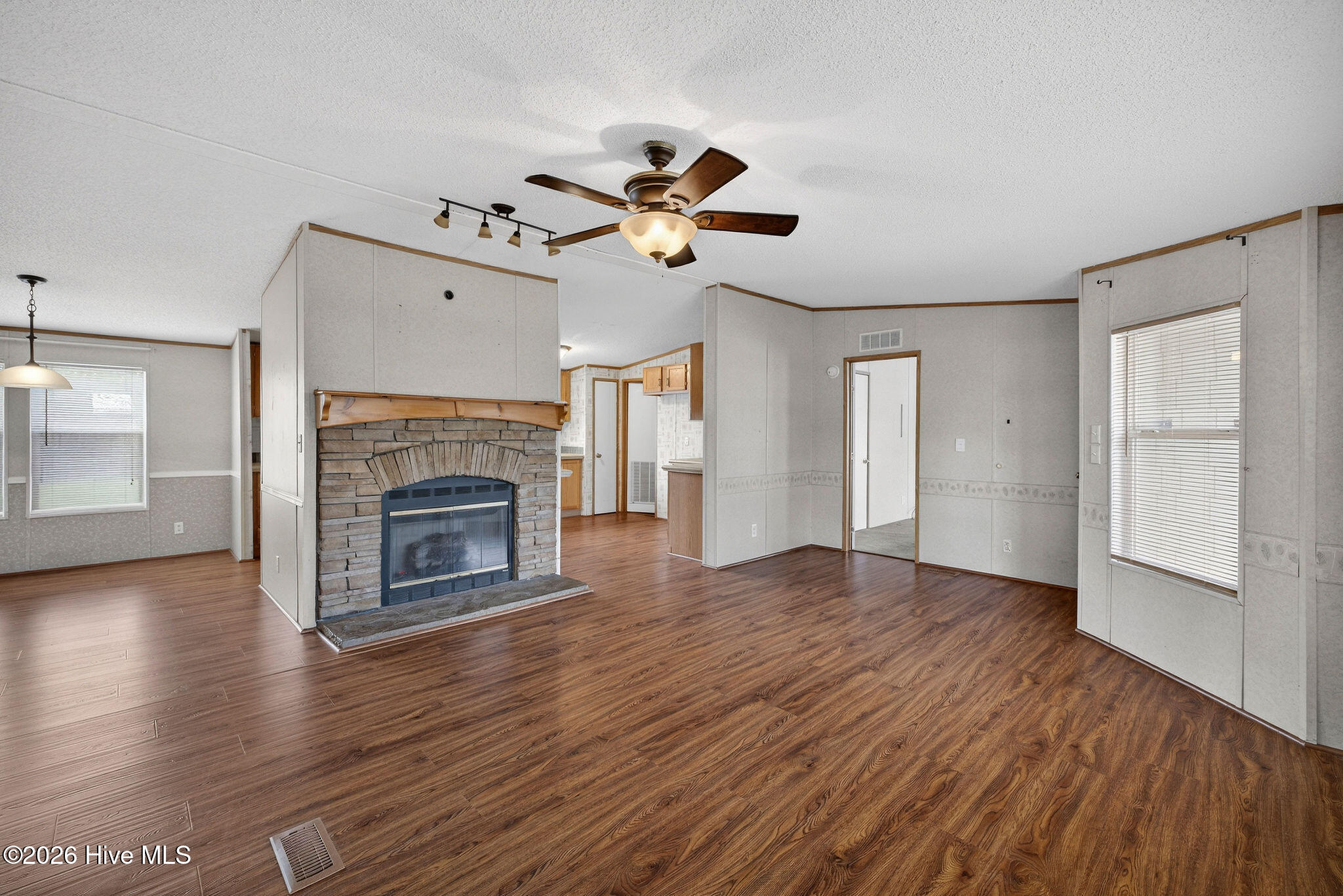 100559923 | Photo 13