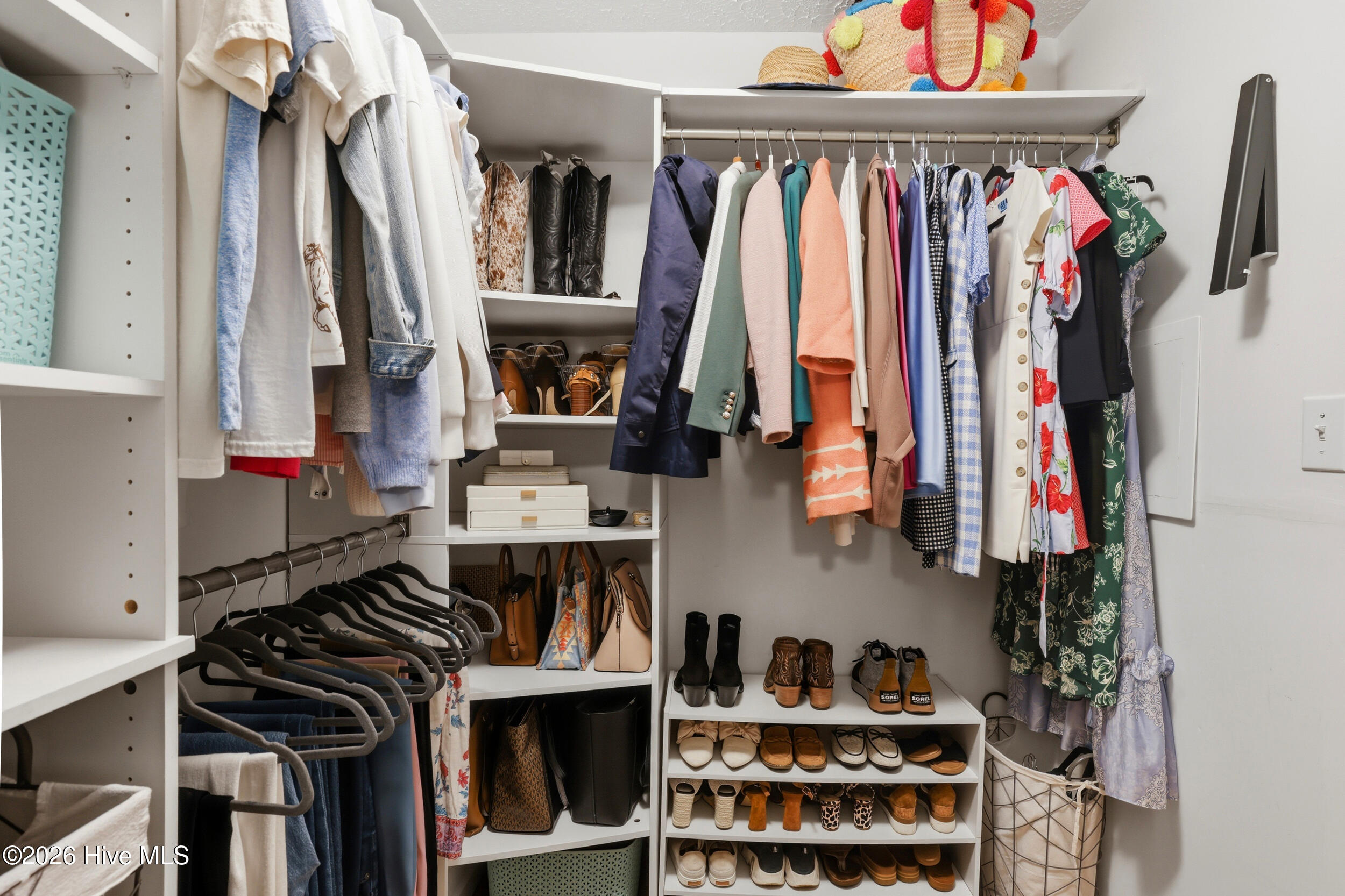 100563853 | Photo 20