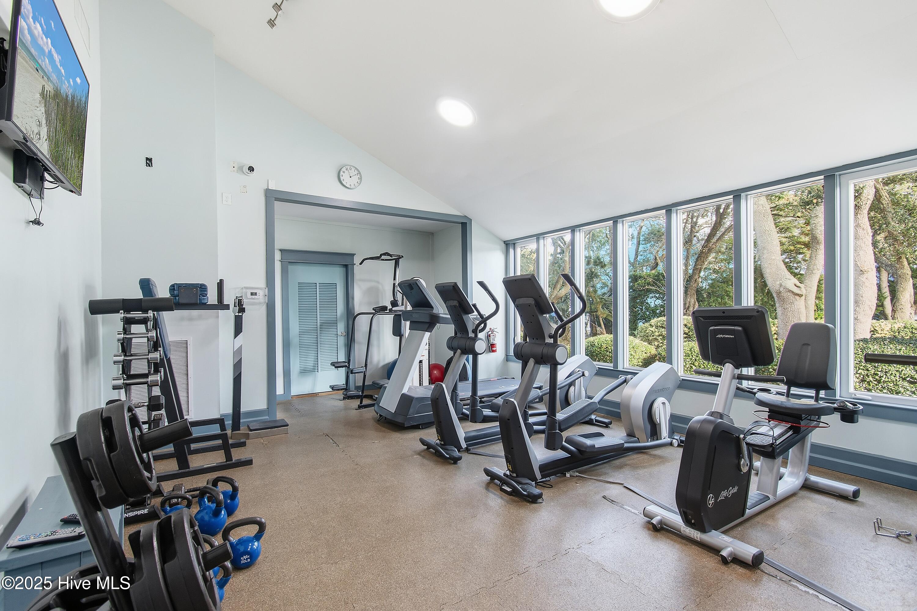 100544302 | Photo 56