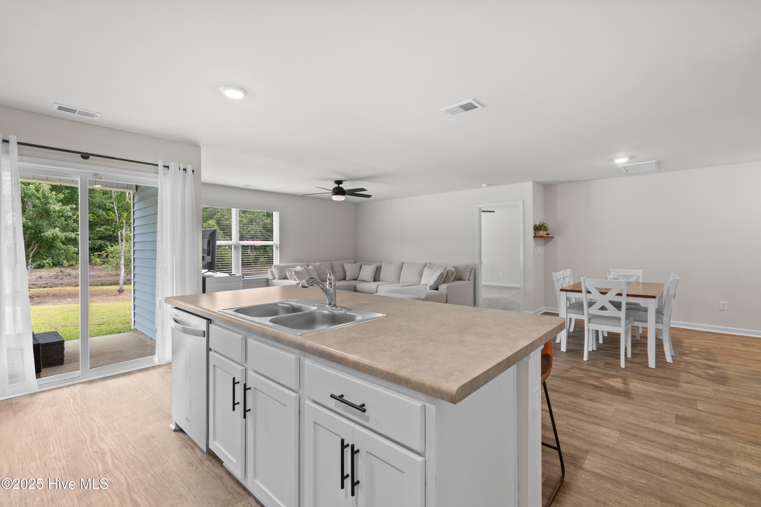 100519595 | Photo 12