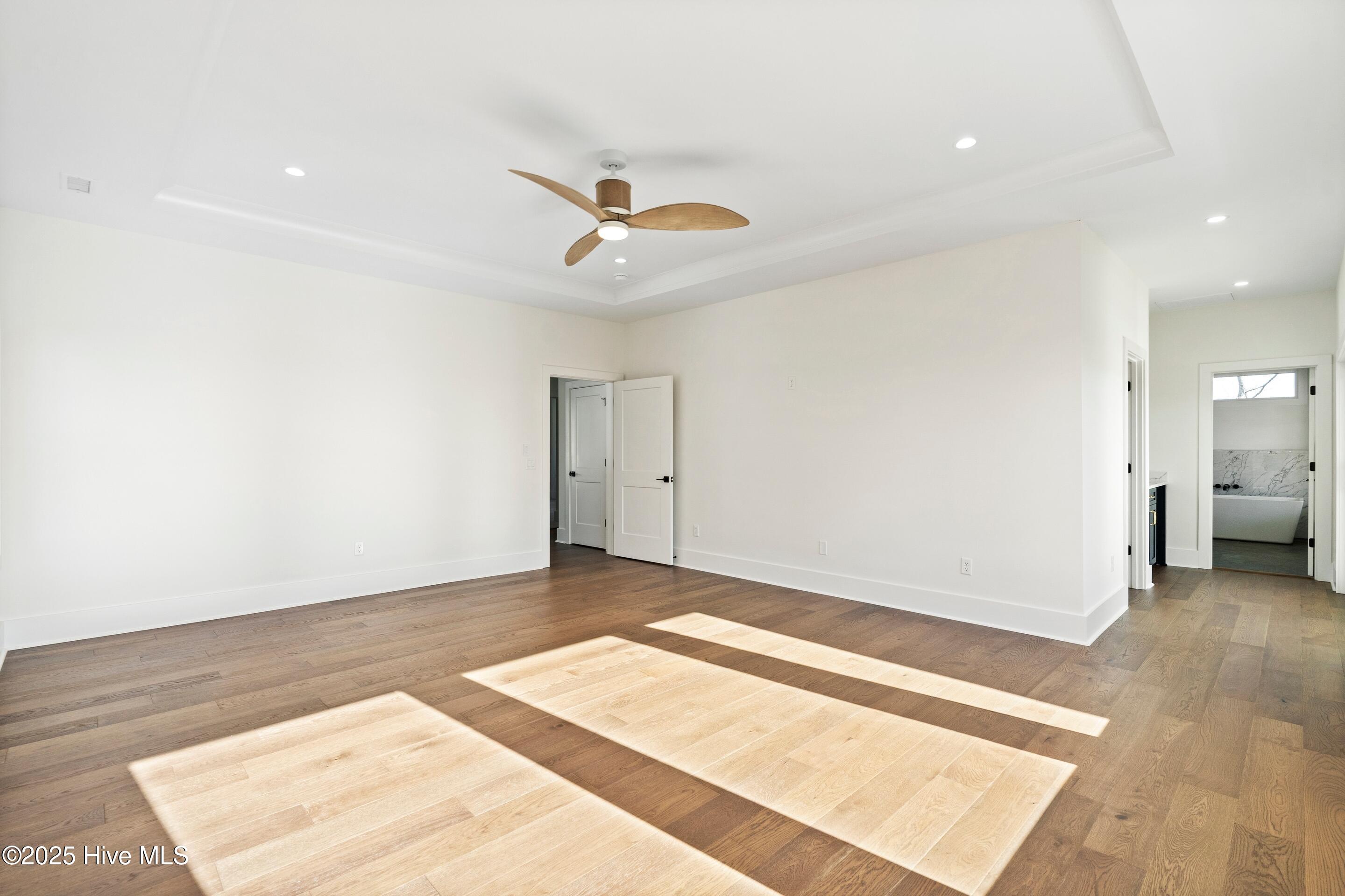 100545730 | Photo 61