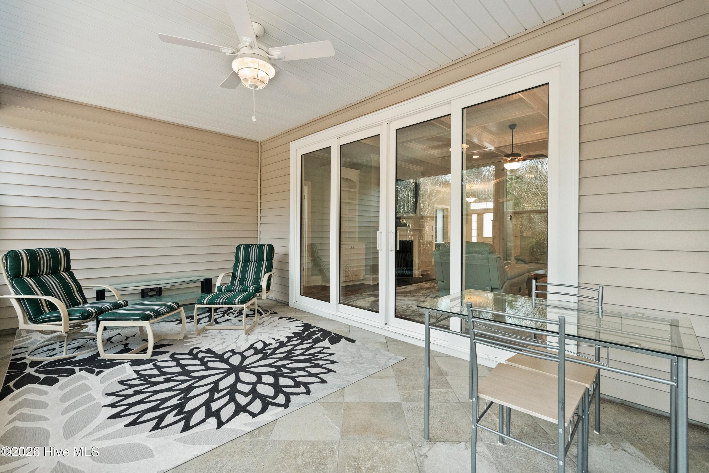 100547652 | Photo 50