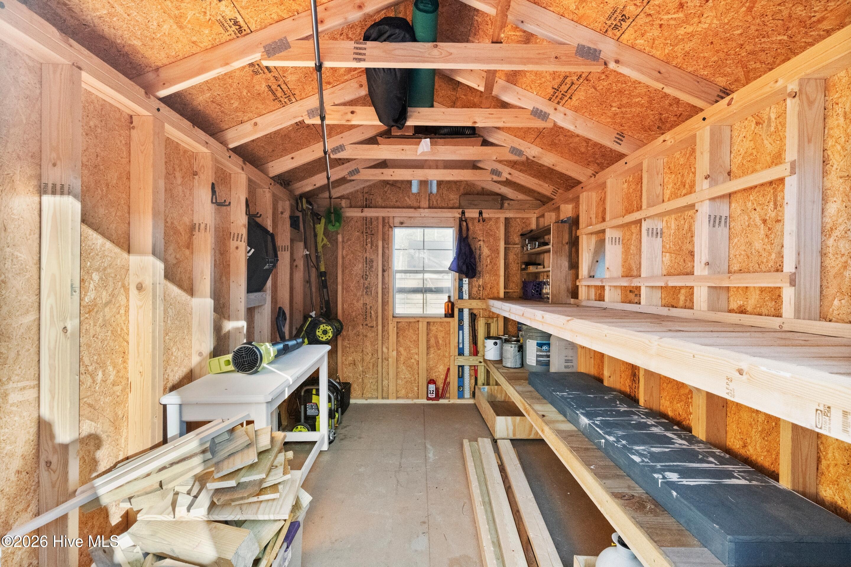 100548335 | Photo 36