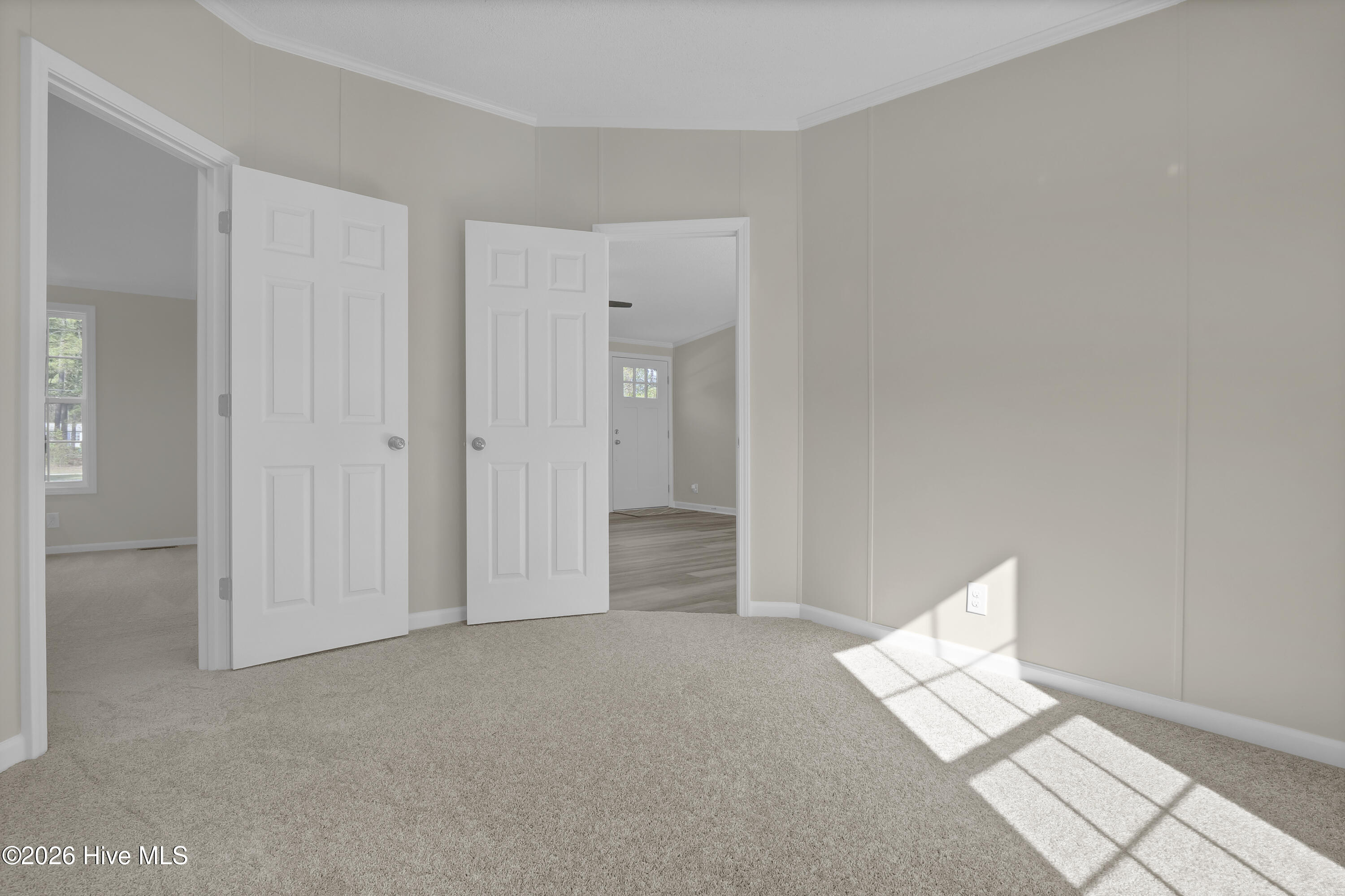 100563063 | Photo 23