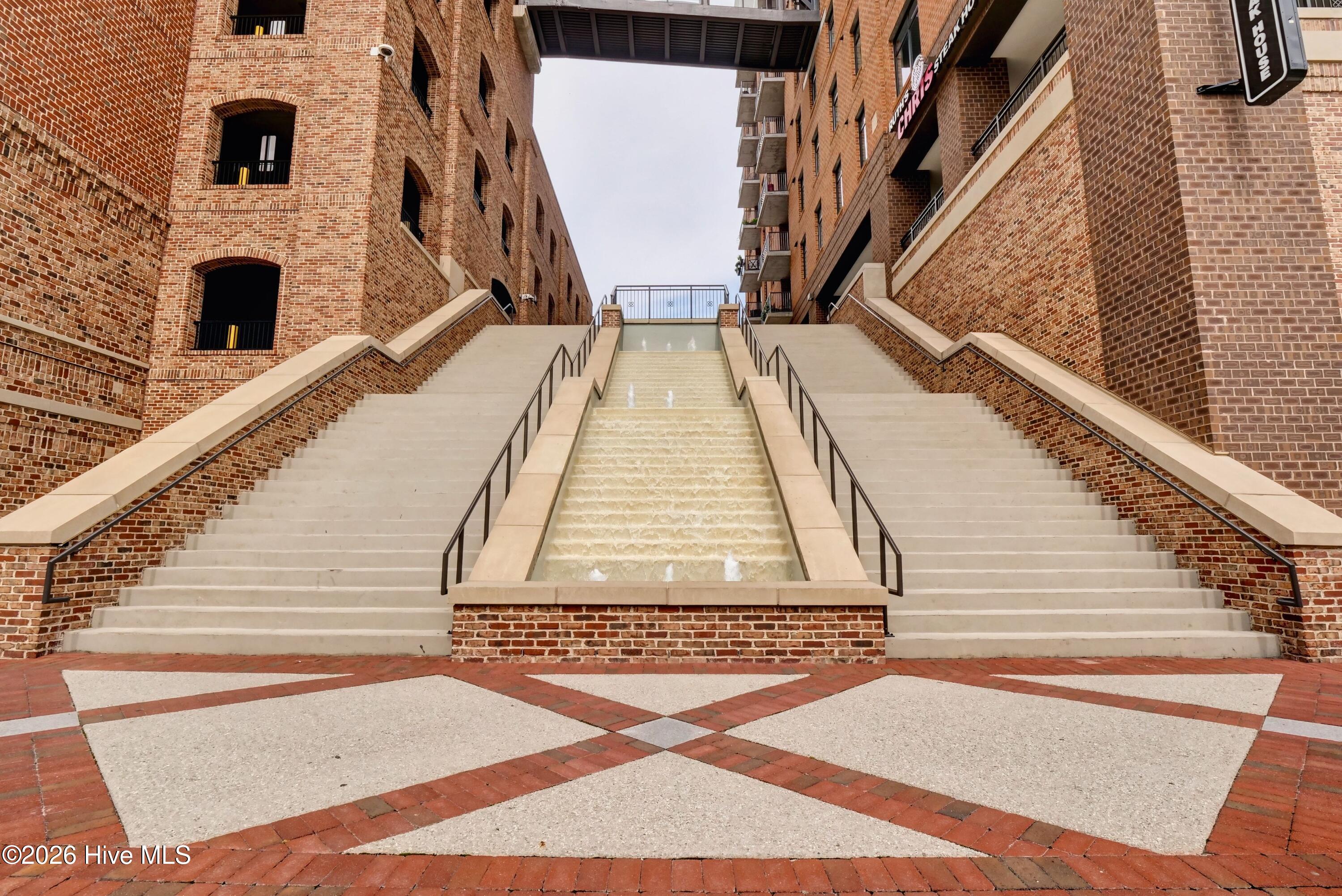 100551474 | Photo 18