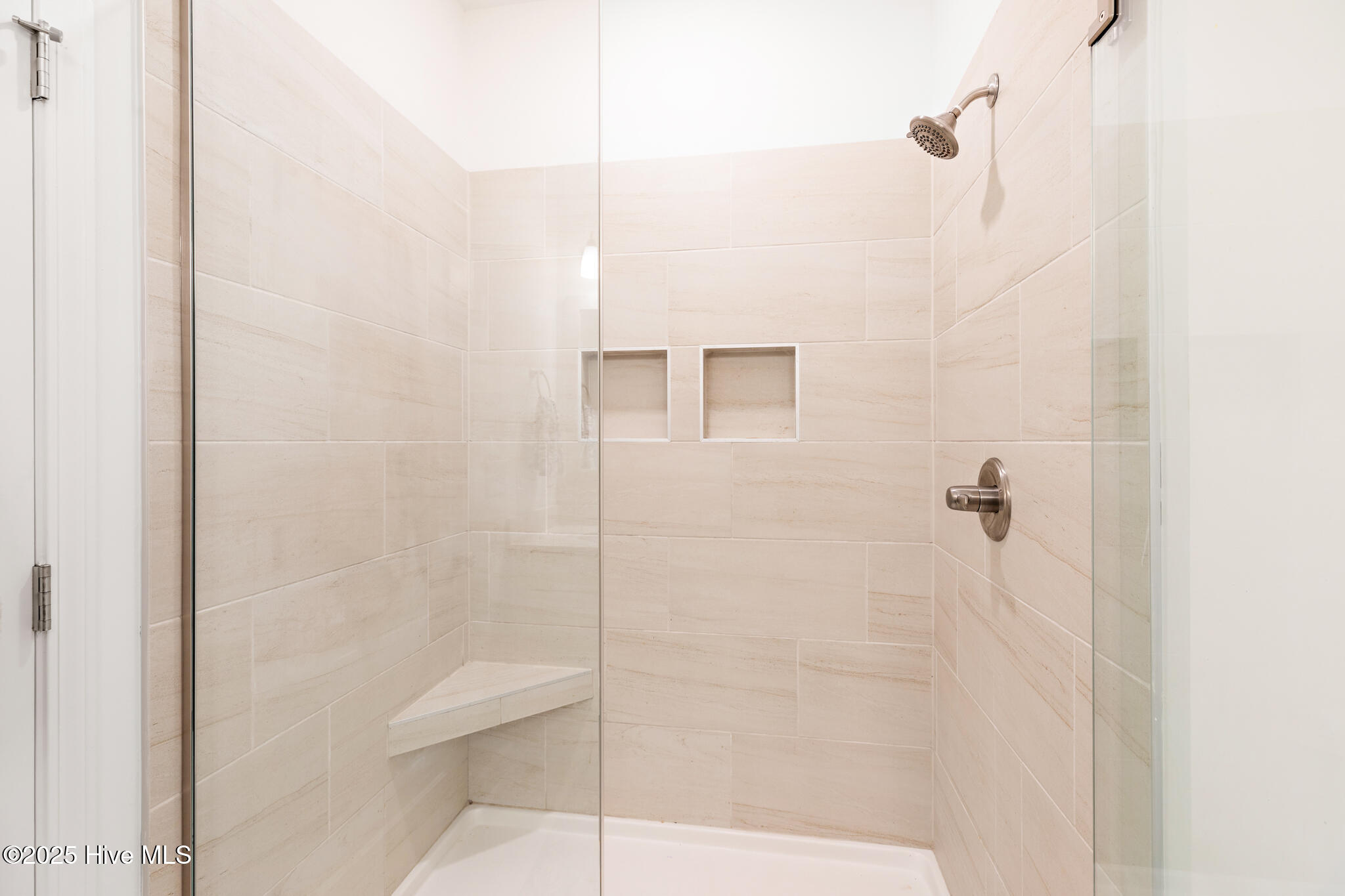 100518032 | Photo 20