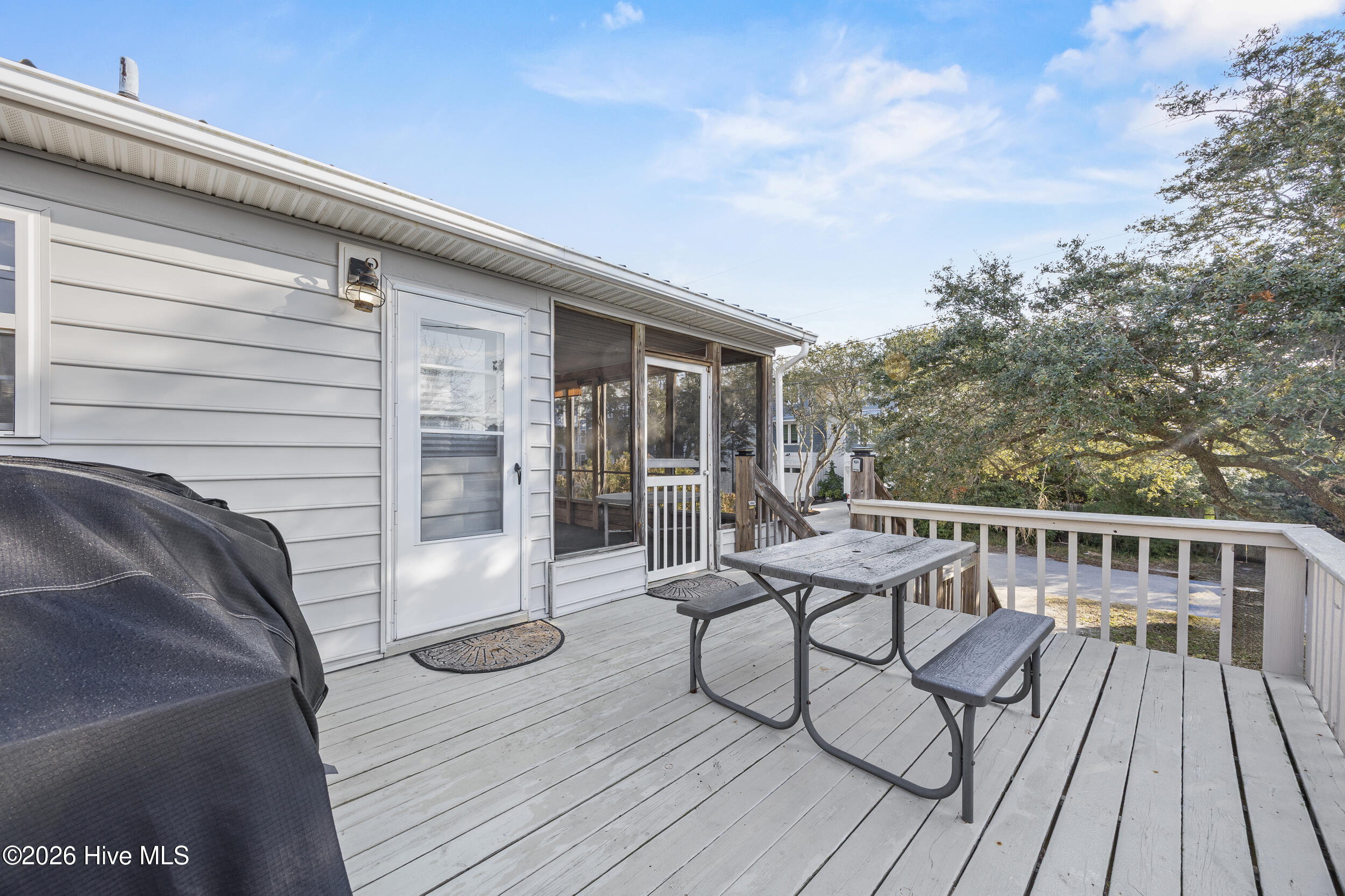 100548629 | Photo 19