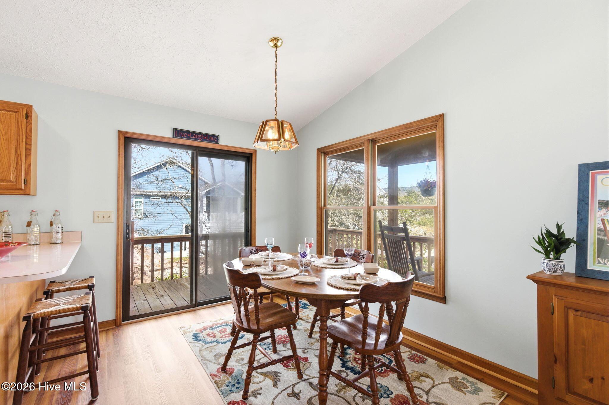 100564018 | Photo 11