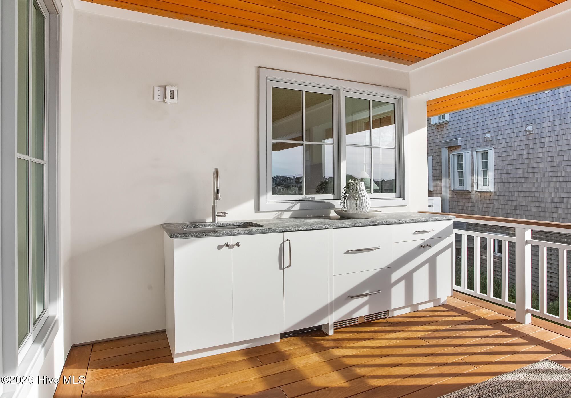 100550703 | Photo 27