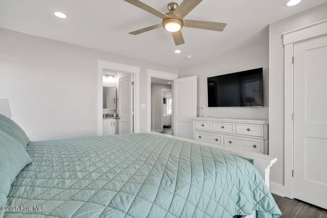 100484000 | Photo 42