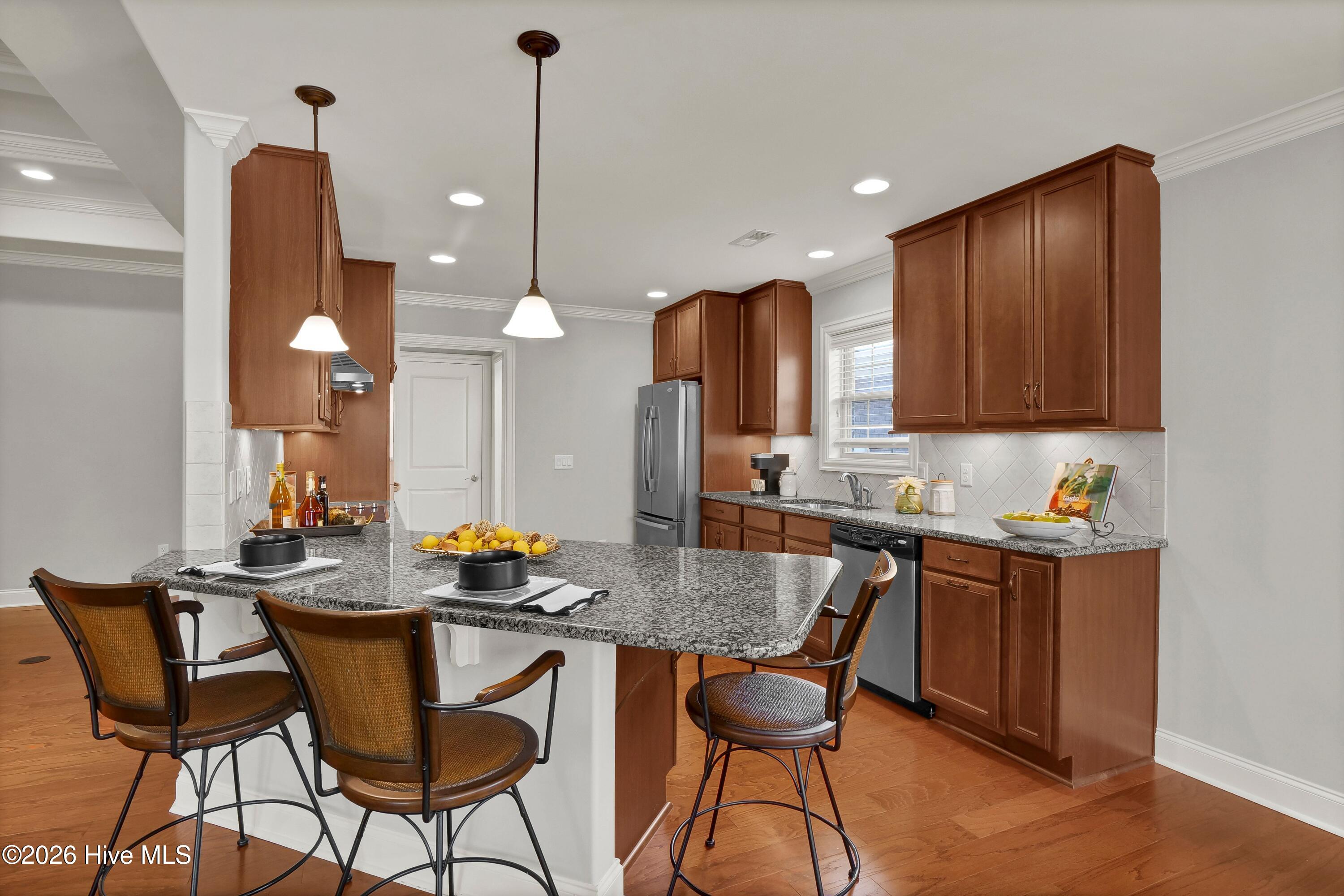 100560728 | Photo 10