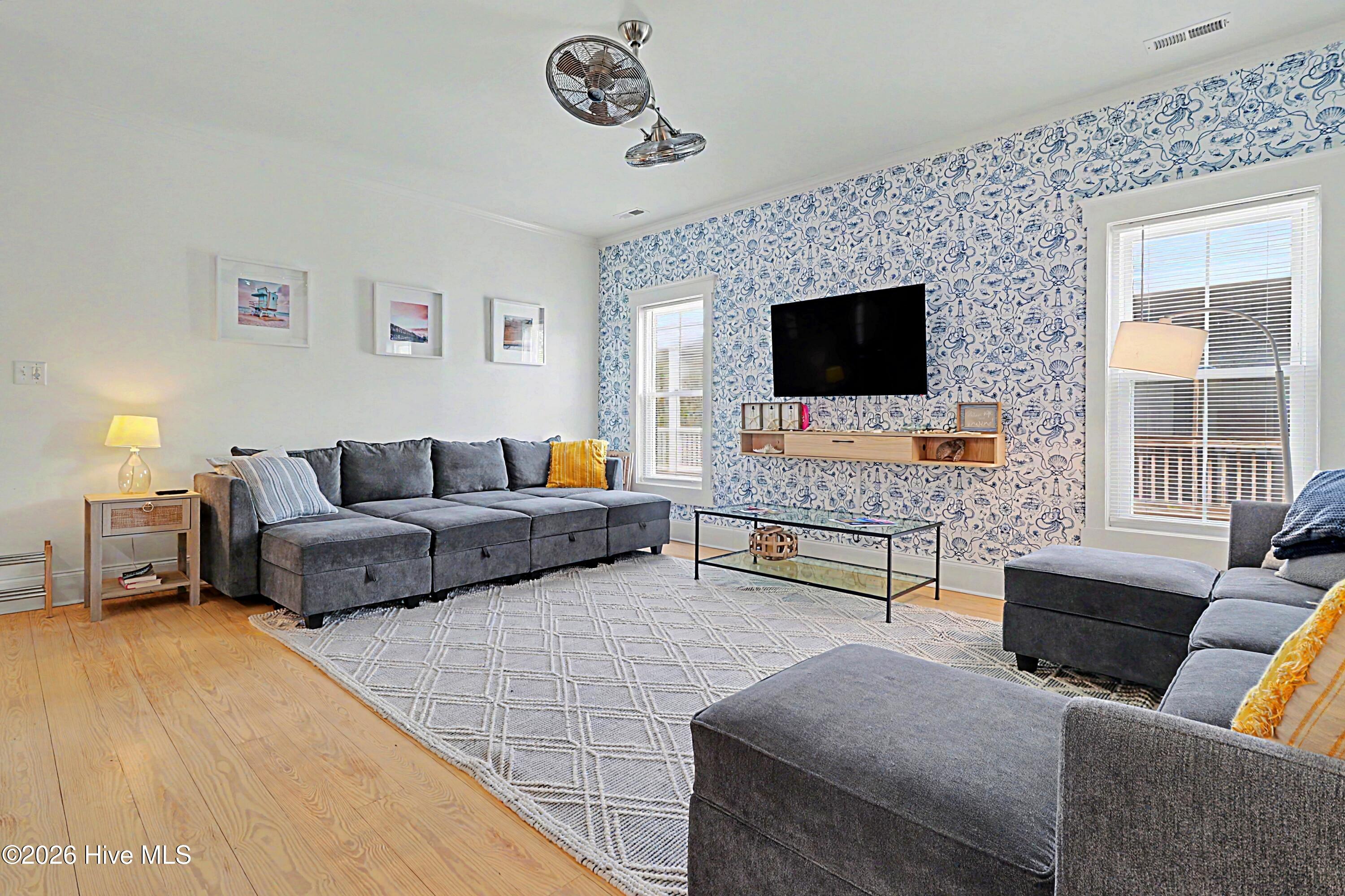 100566458 | Photo 11