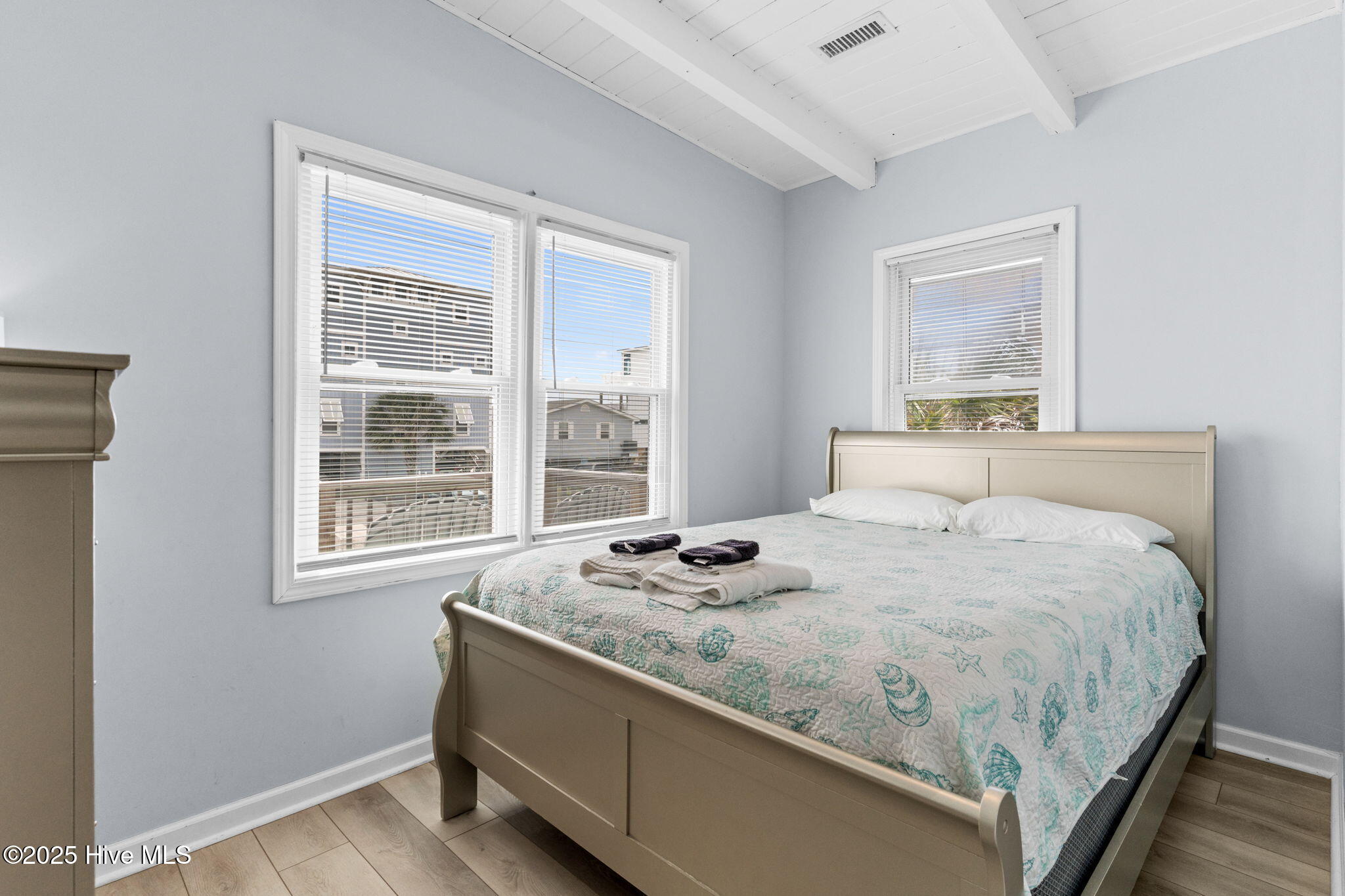 100526809 | Photo 33