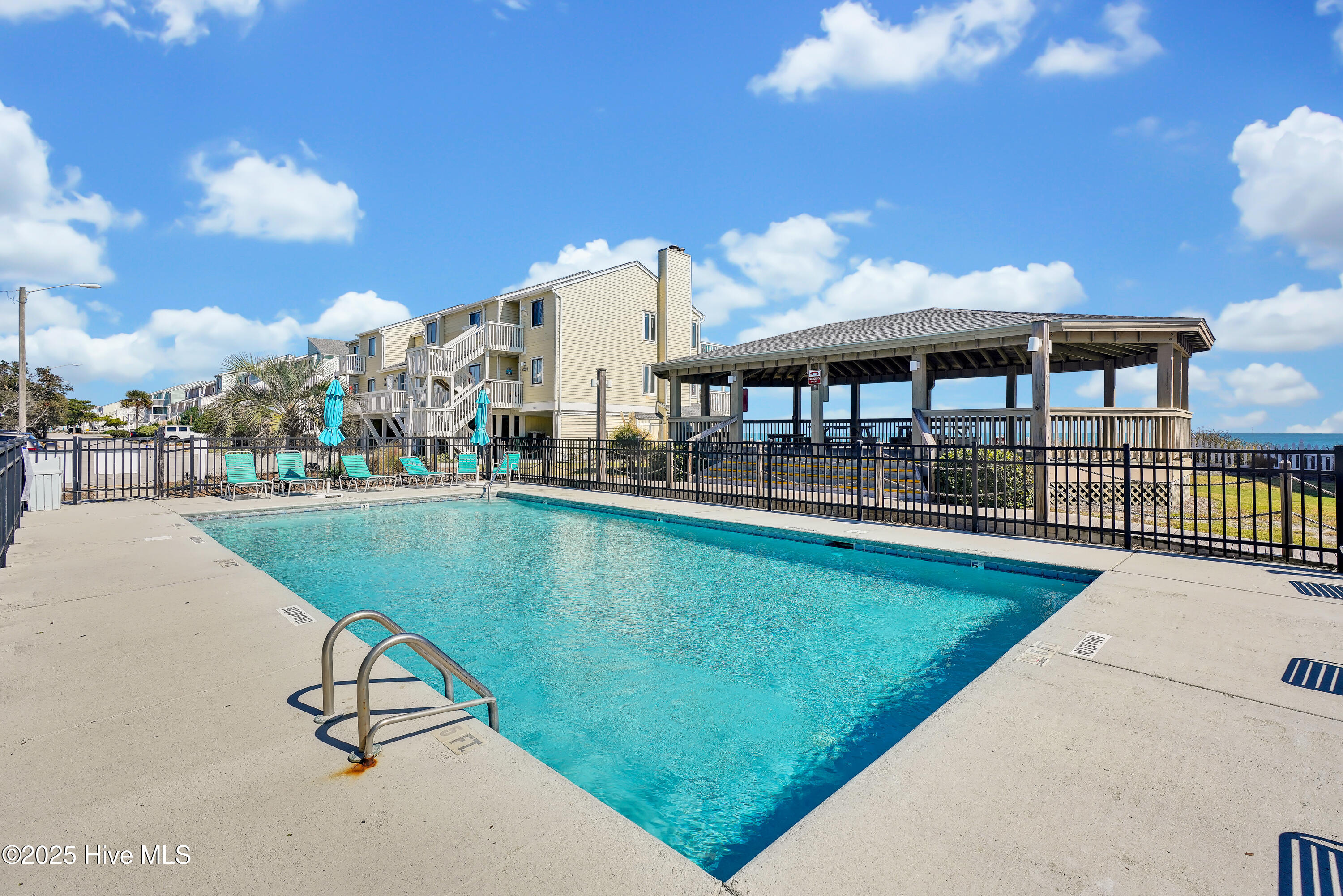 100570549 | Photo 53