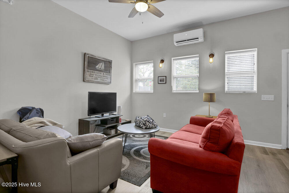 100543464 | Photo 24