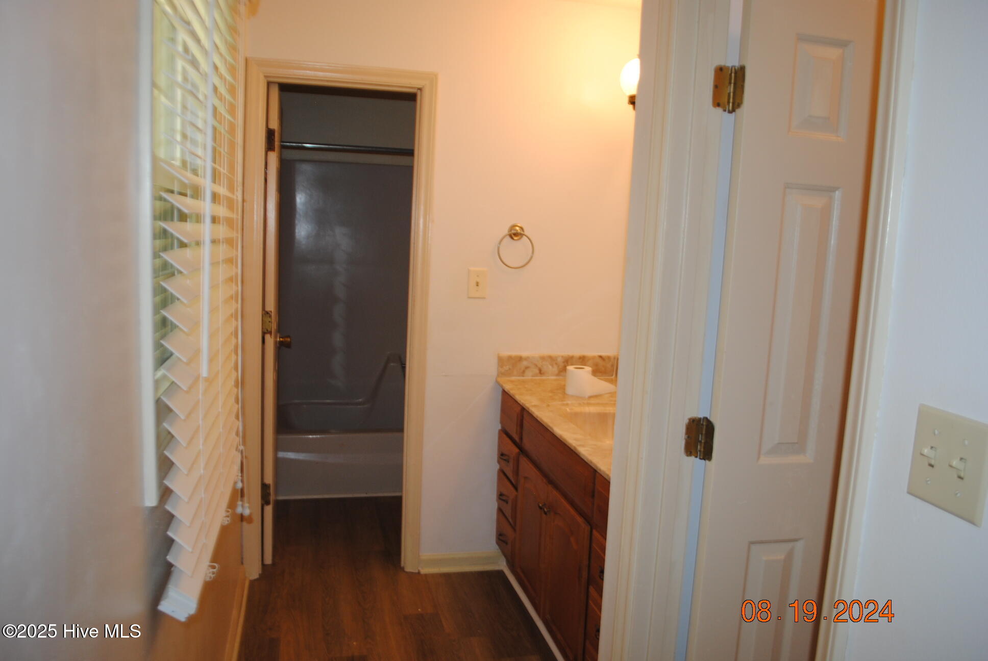 100525208 | Photo 11