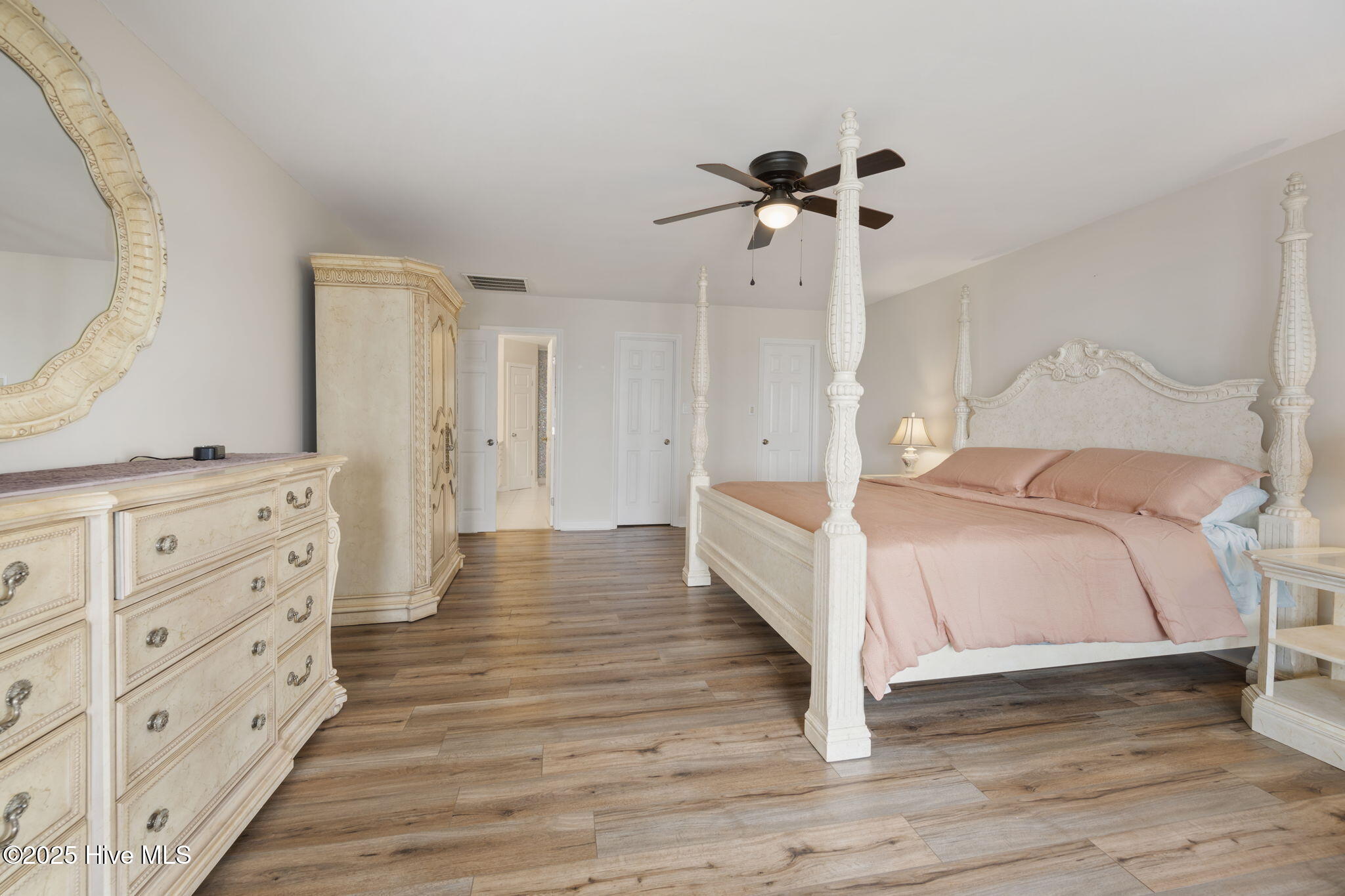 100546125 | Photo 17