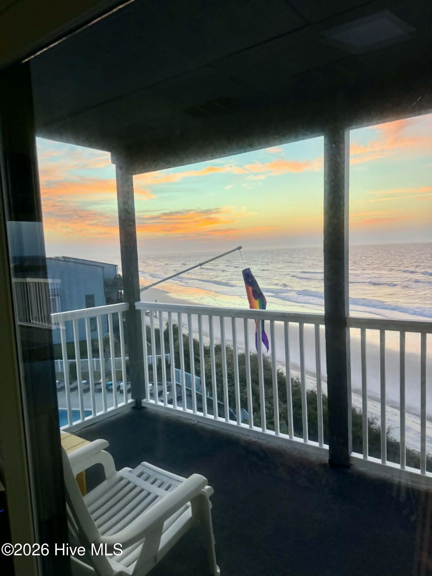 100563285 | Photo 11