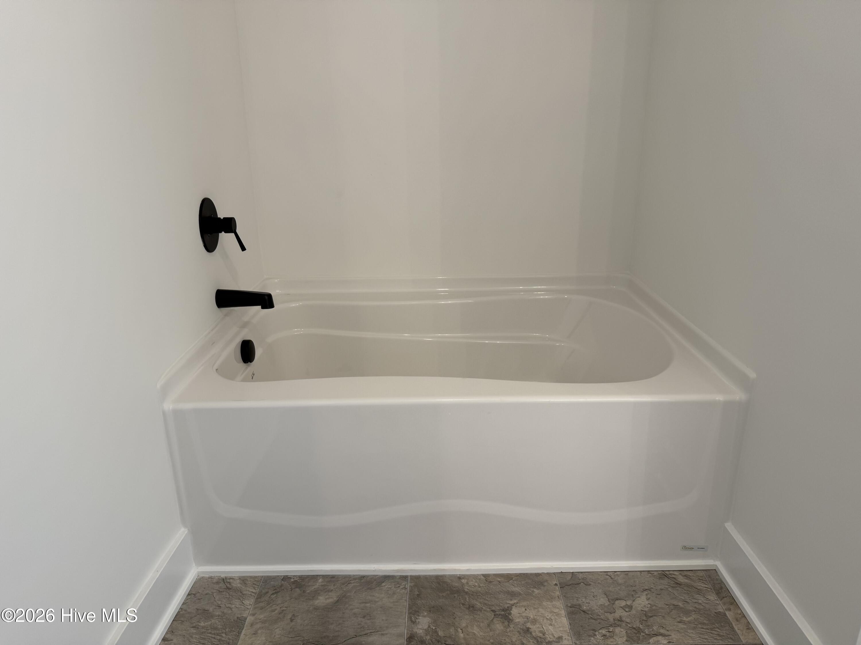 100546686 | Photo 51