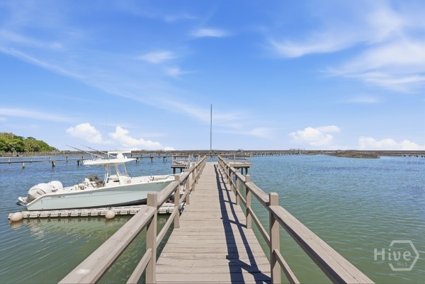 Dock with jet dock for 28 ft boat.