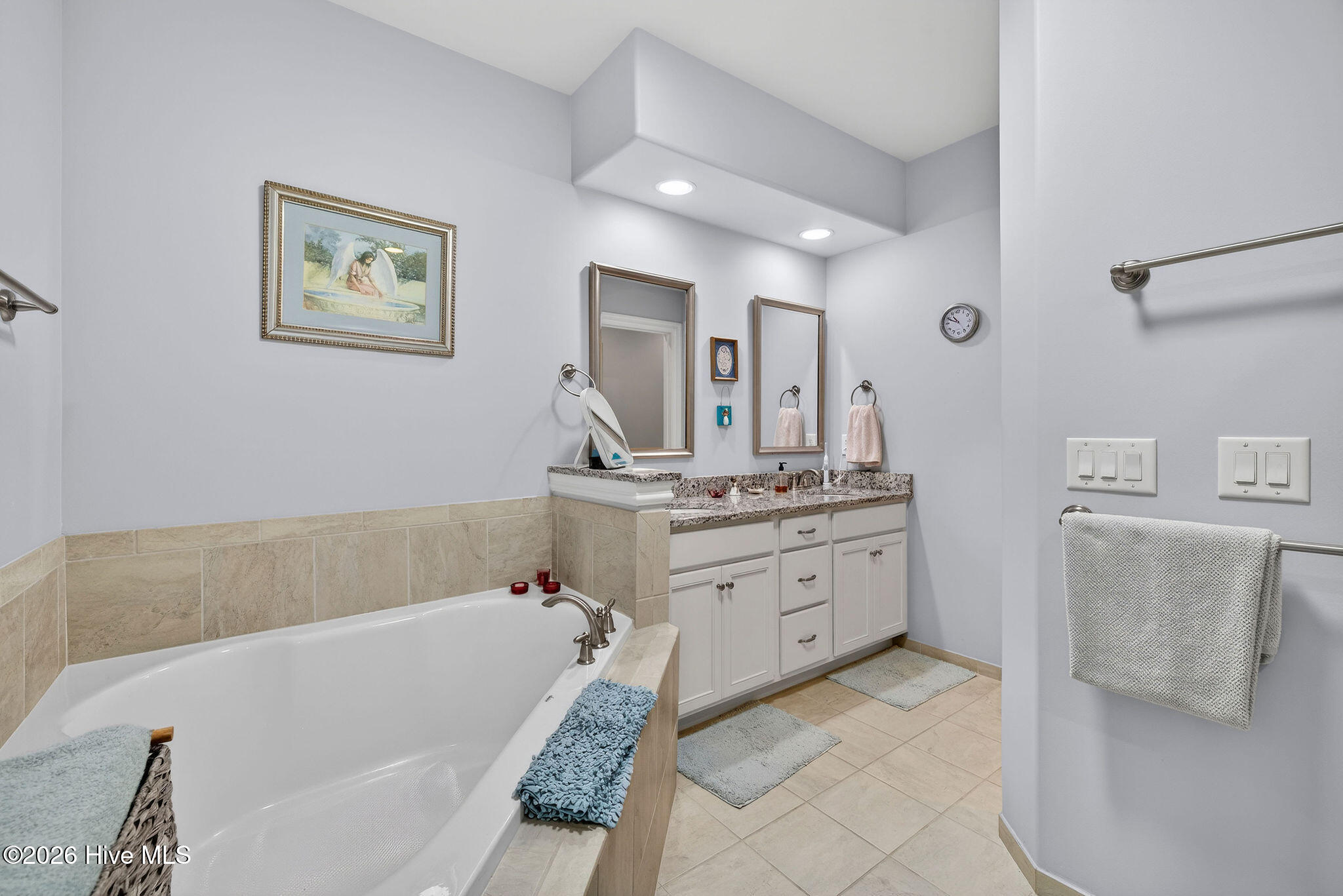 100560039 | Photo 22