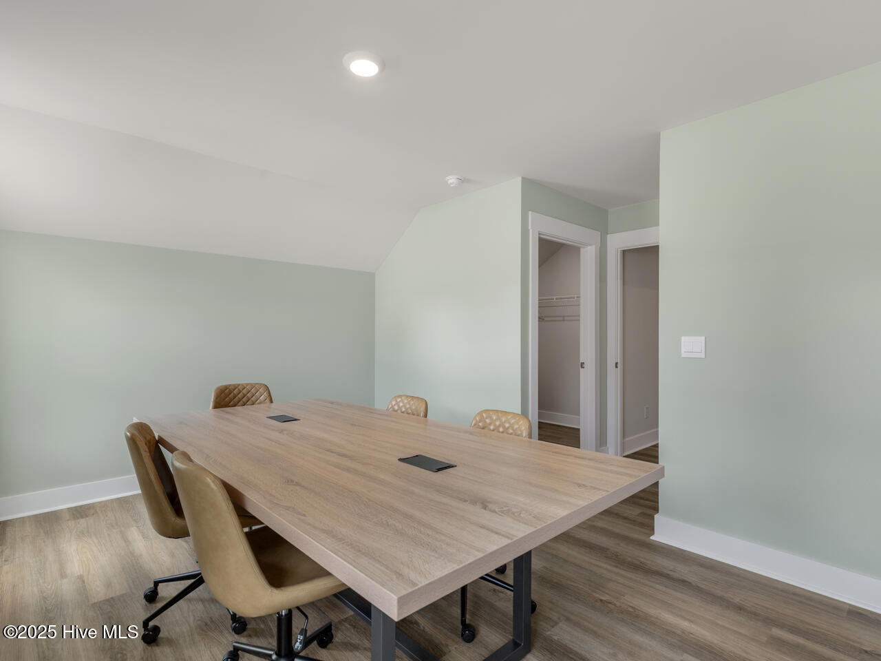 100539468 | Photo 35