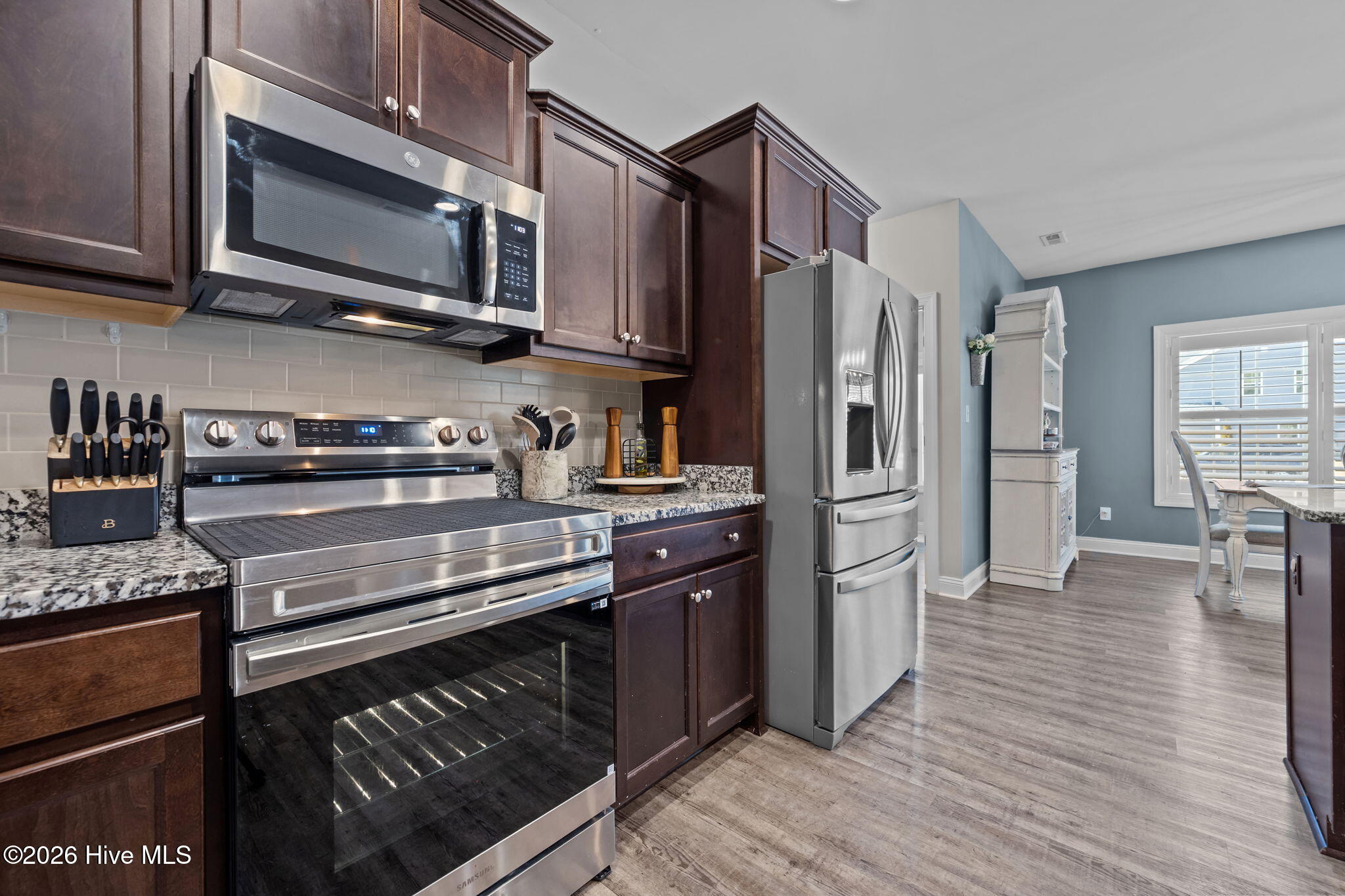 100557396 | Photo 12