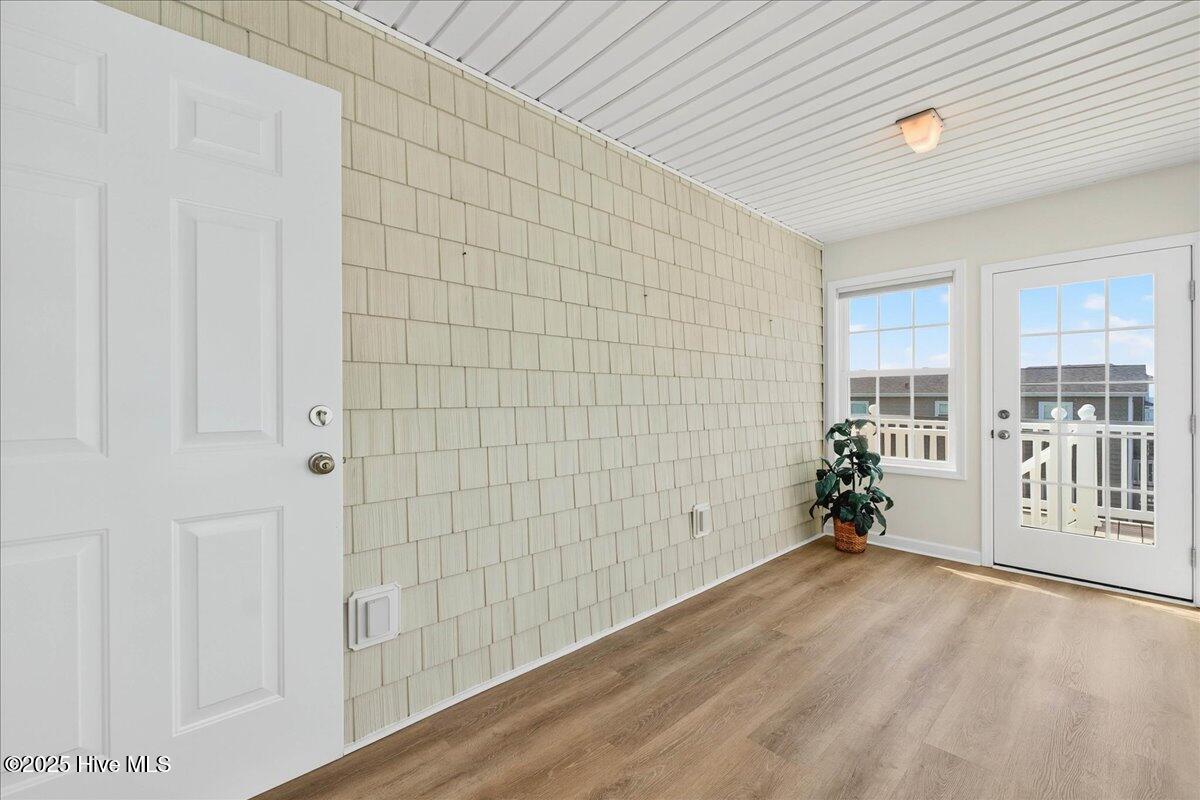 100522295 | Photo 40