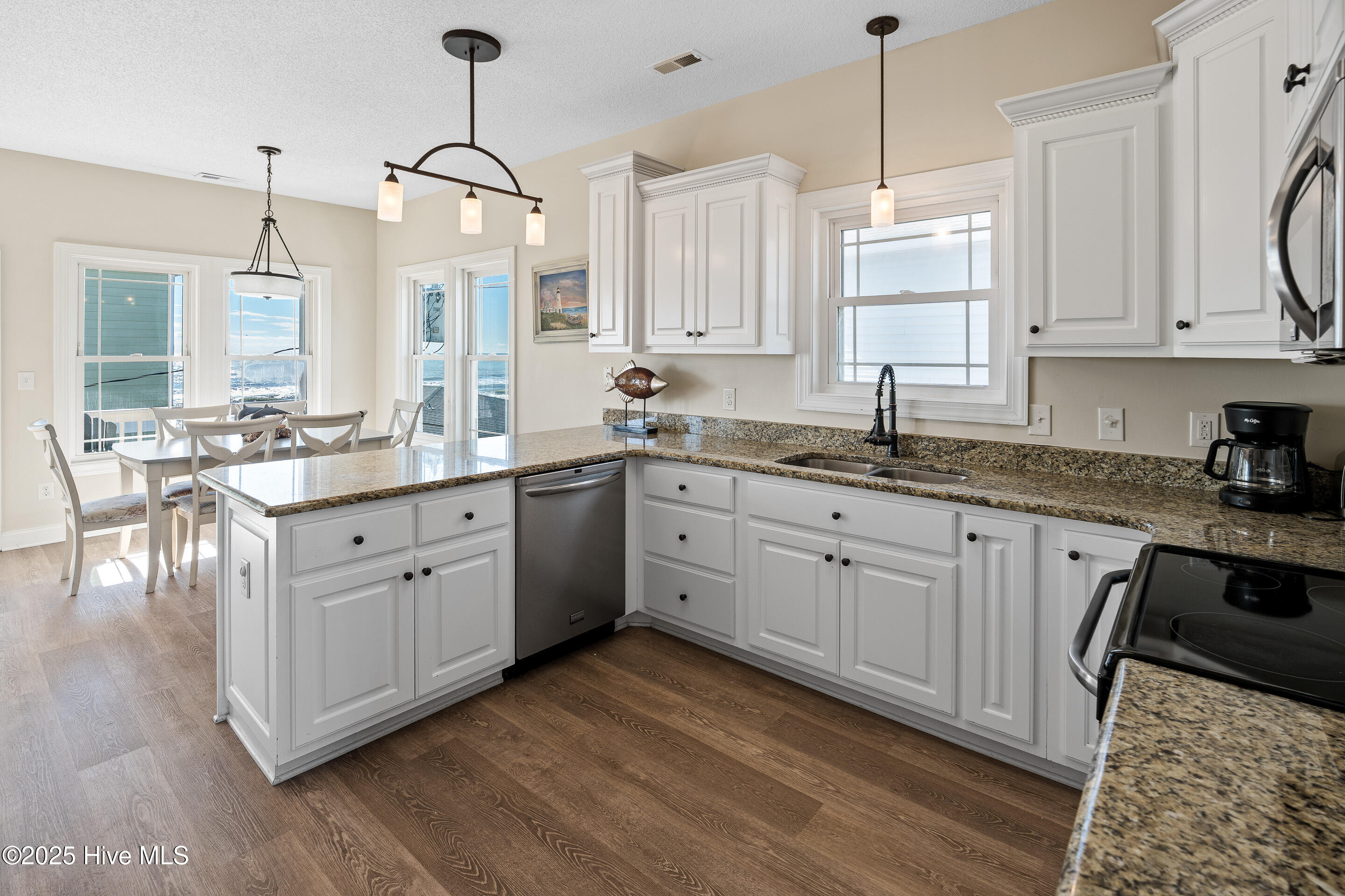 100539314 | Photo 28