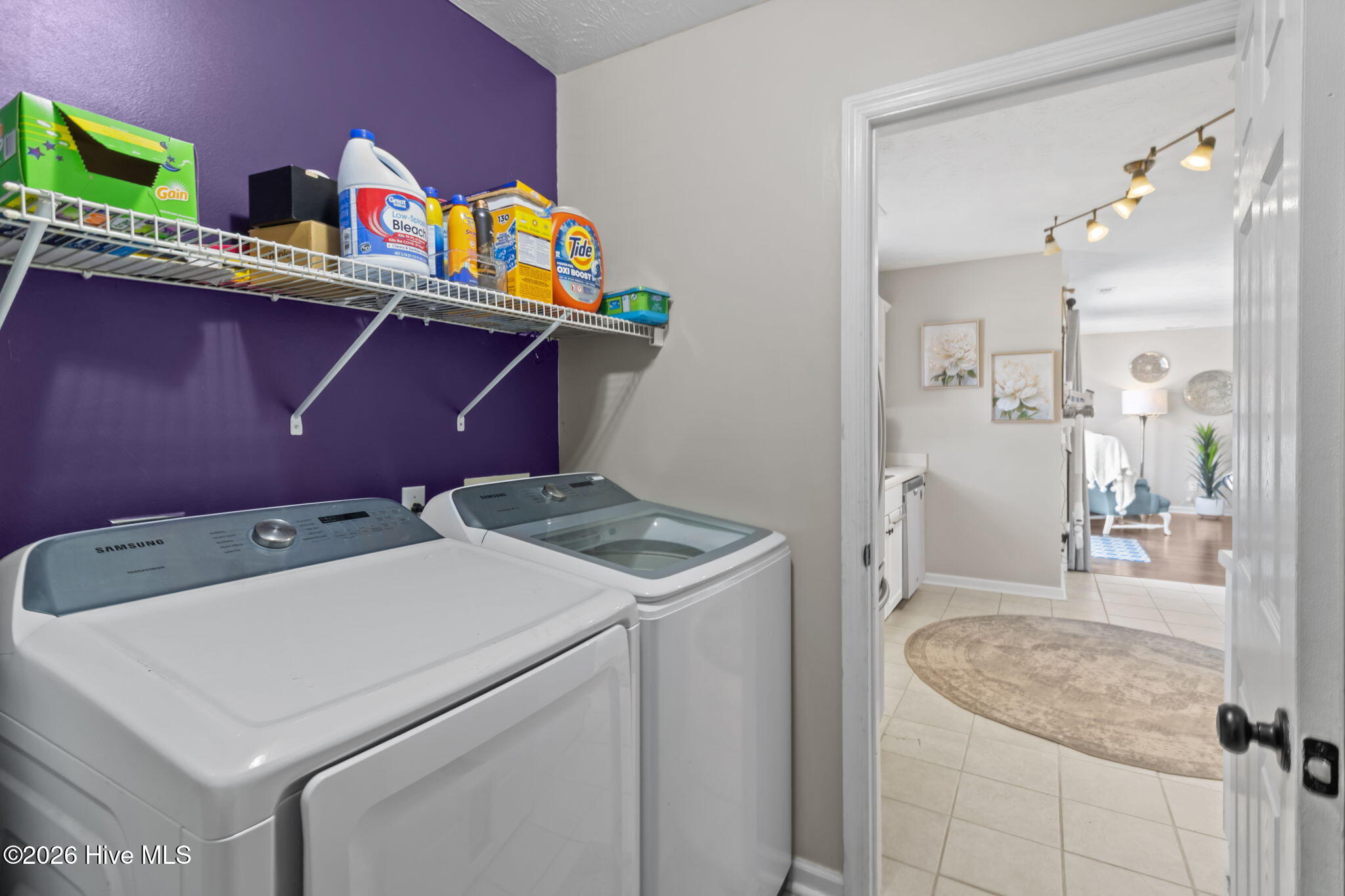 100561943 | Photo 19