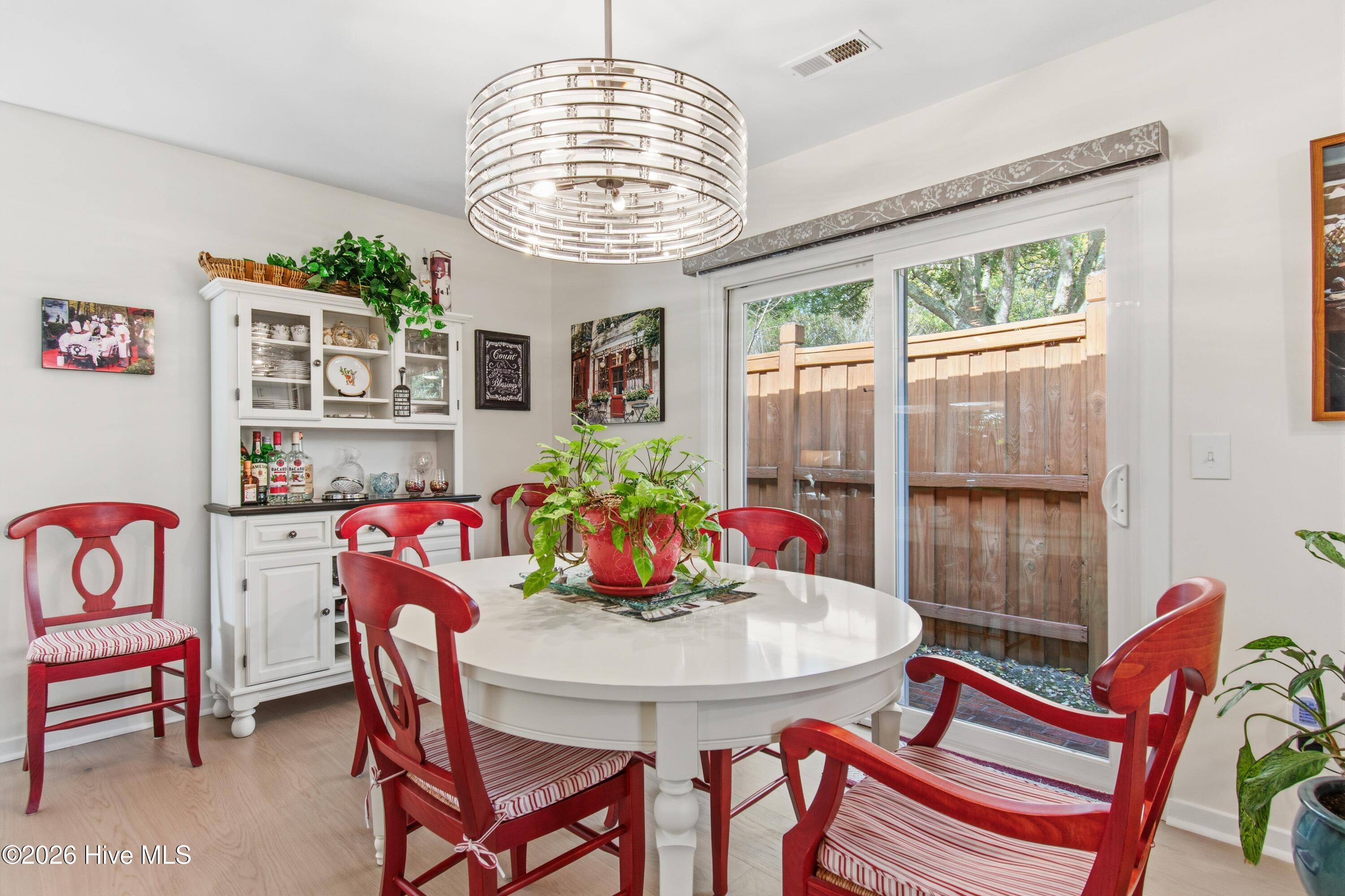 100558002 | Photo 17