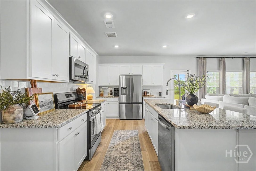Kitchen with breakfast bar
