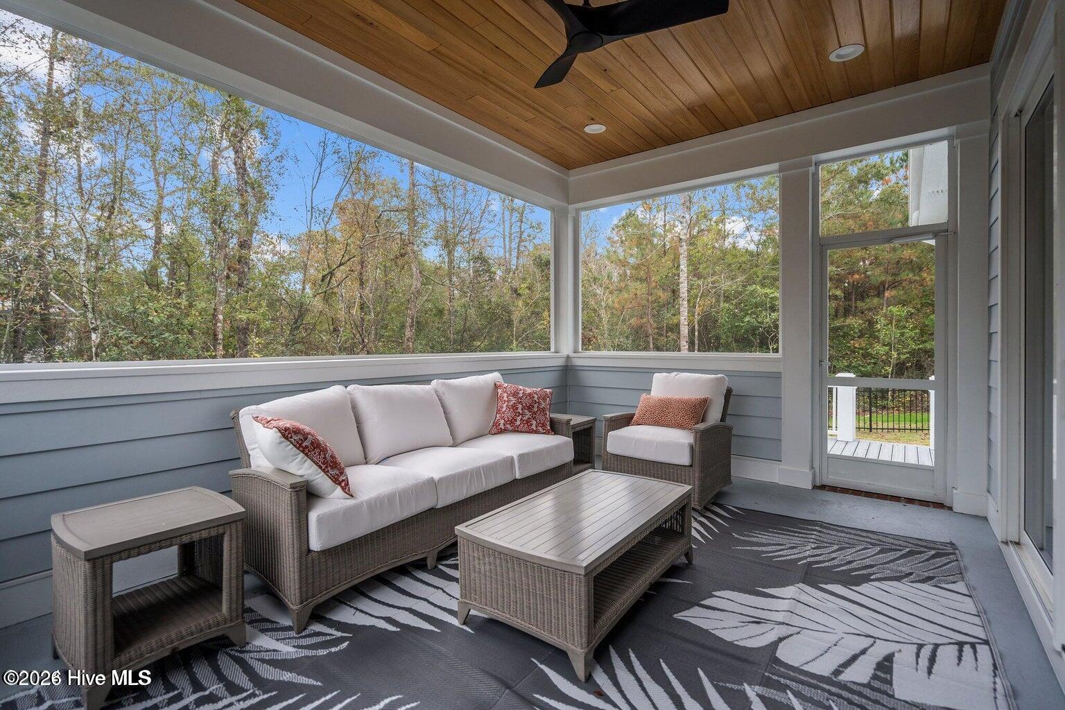 100549566 | Photo 28