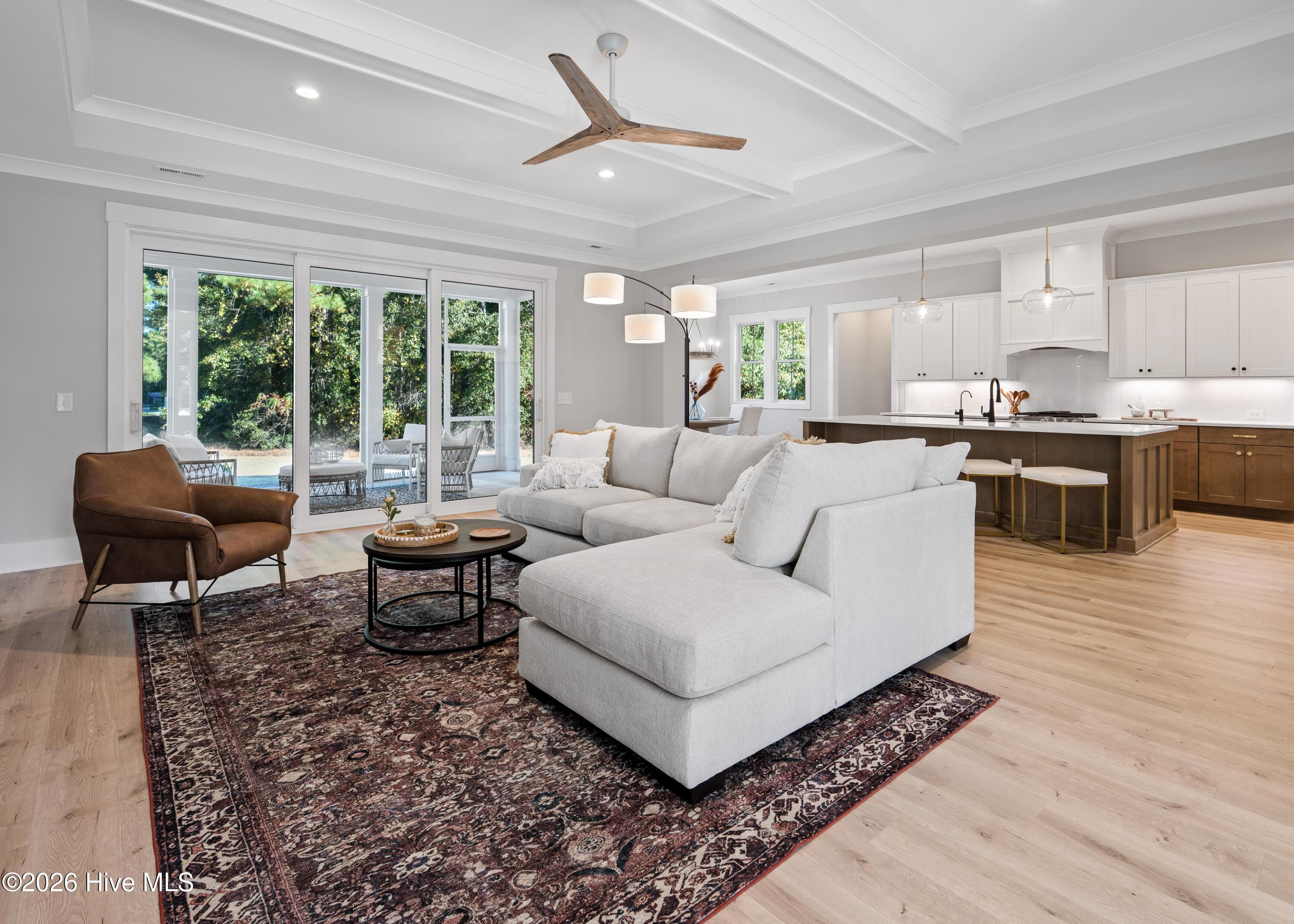 100558184 | Photo 33