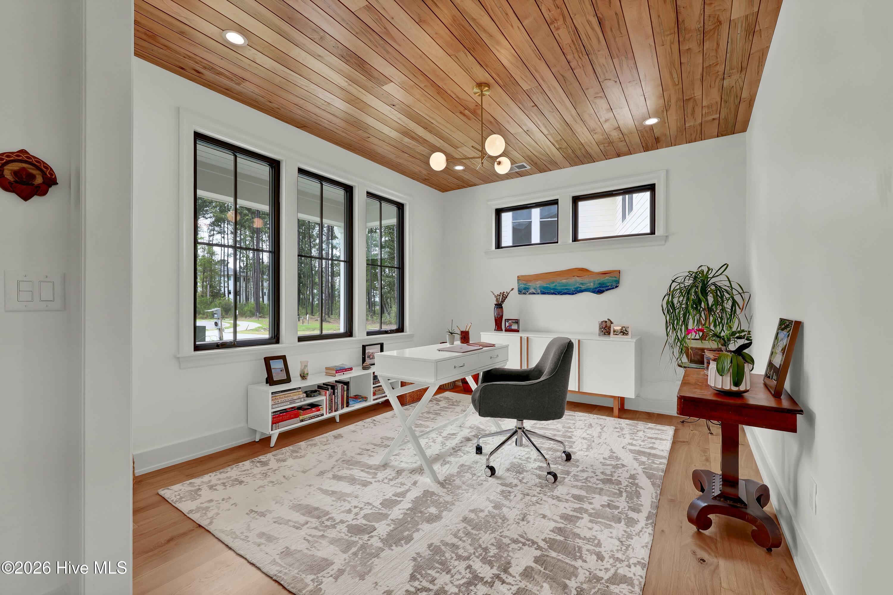 100565656 | Photo 17