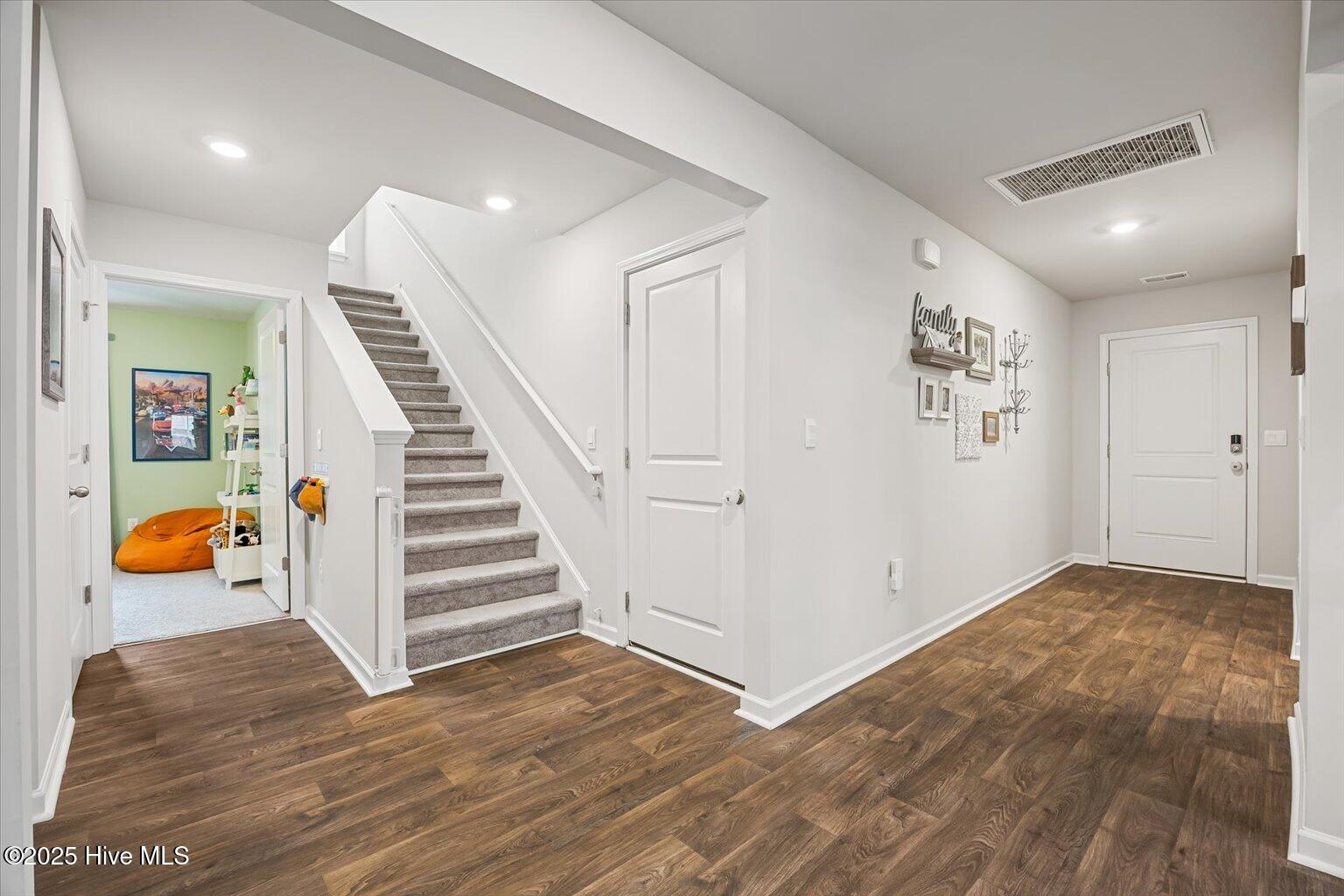 100525713 | Photo 34