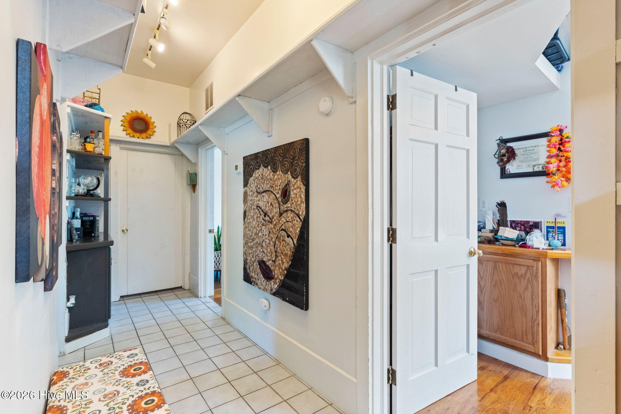 100570327 | Photo 35