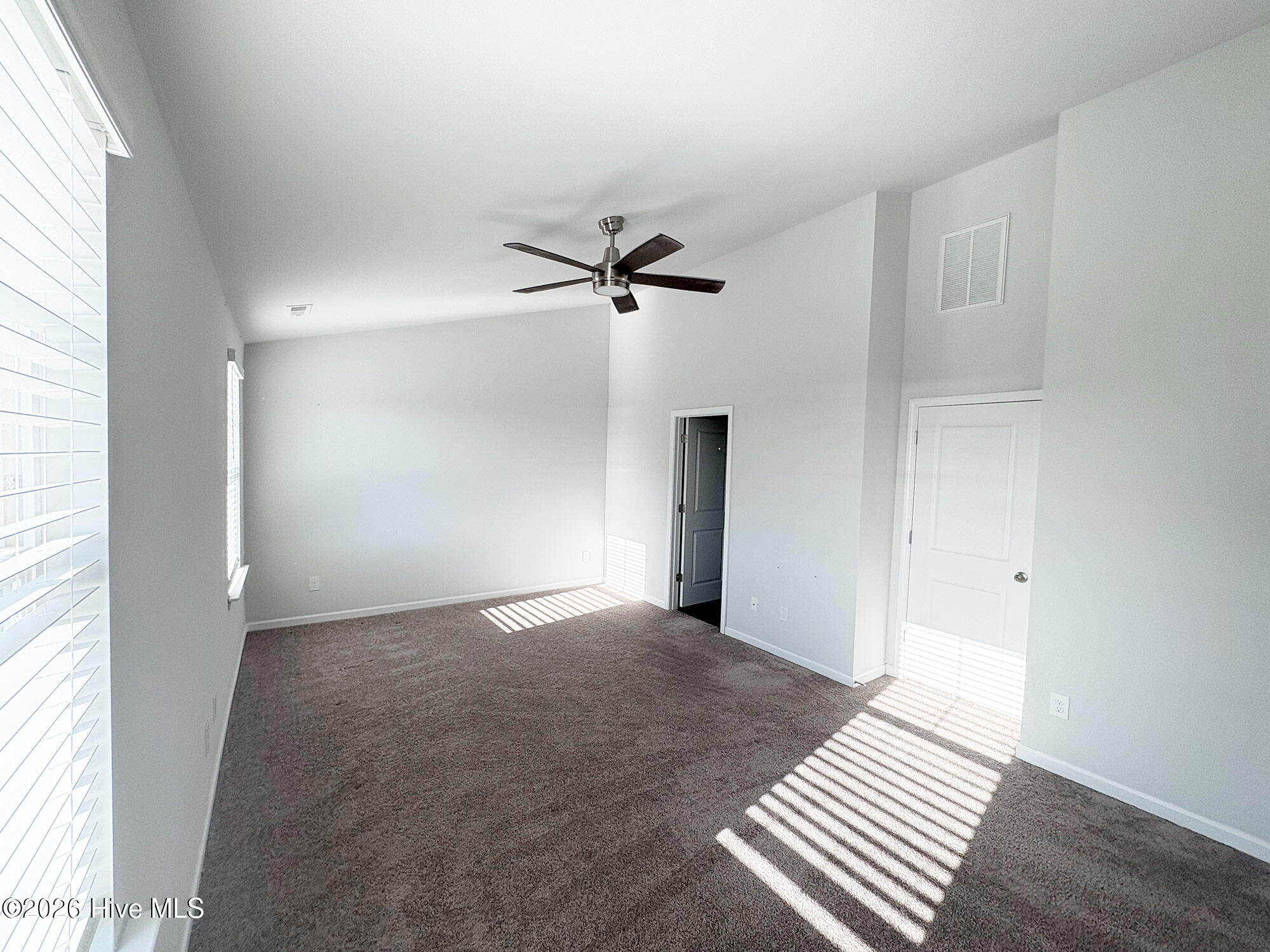 100565715 | Photo 17