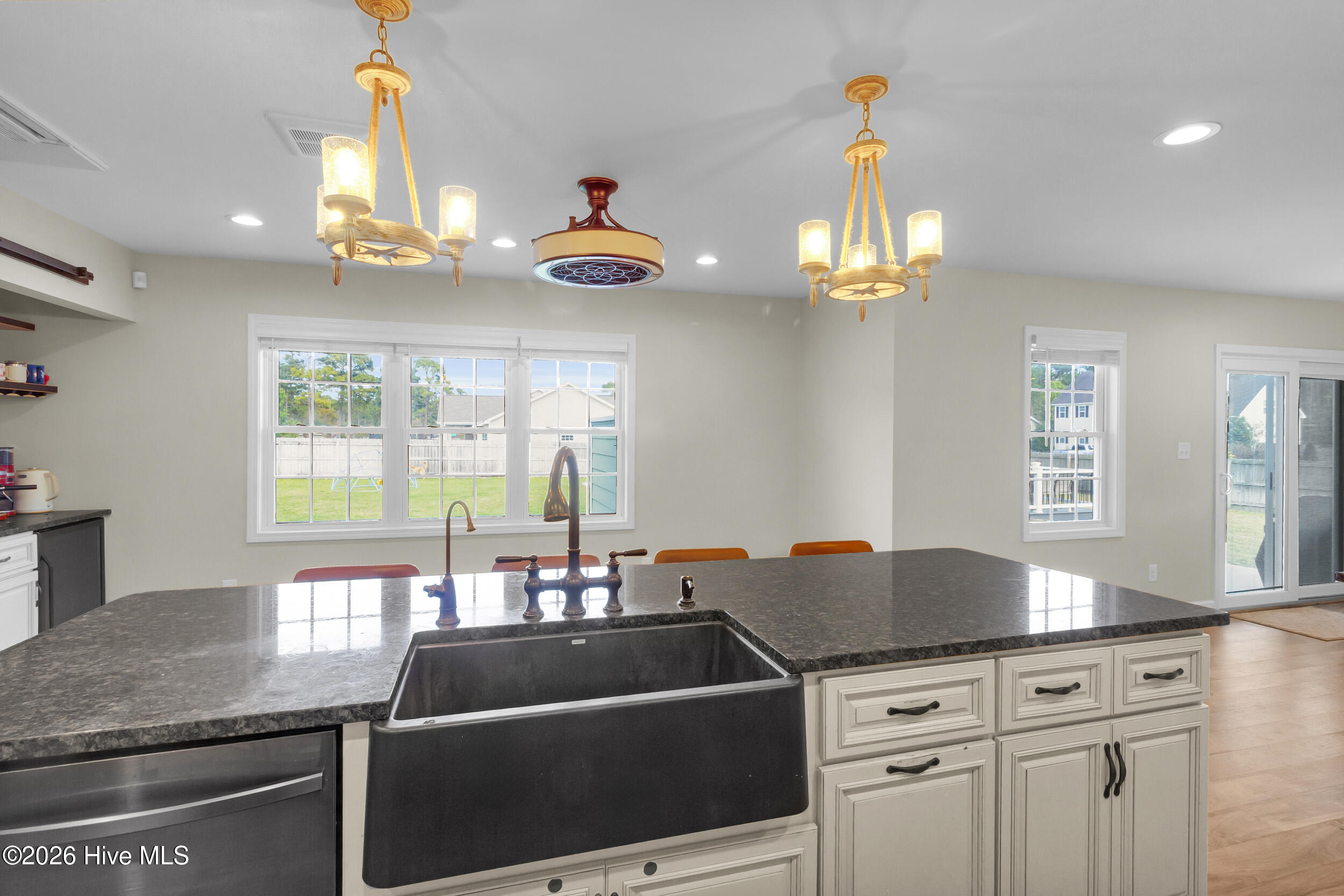 100566546 | Photo 12