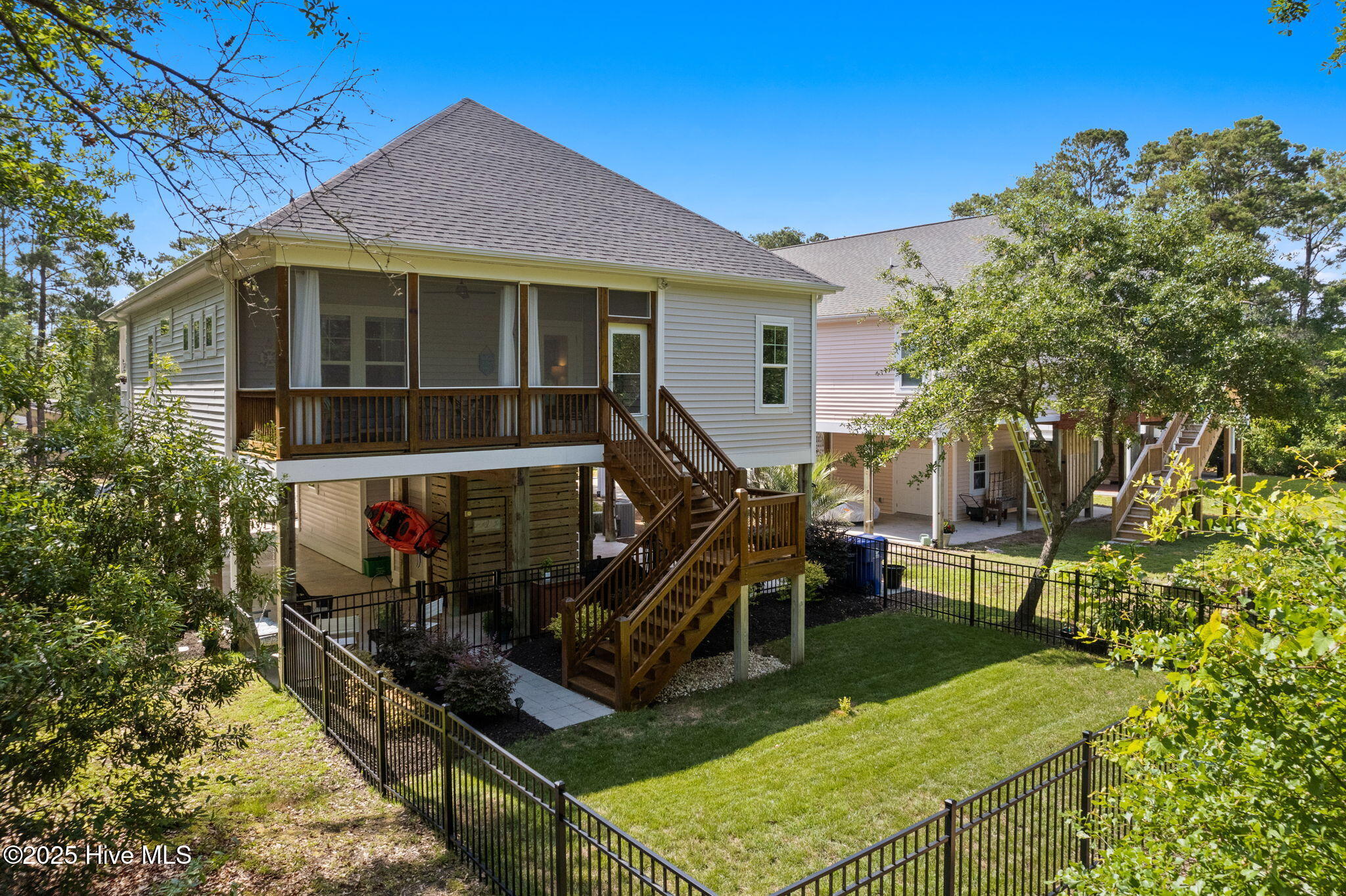 100566861 | Photo 34