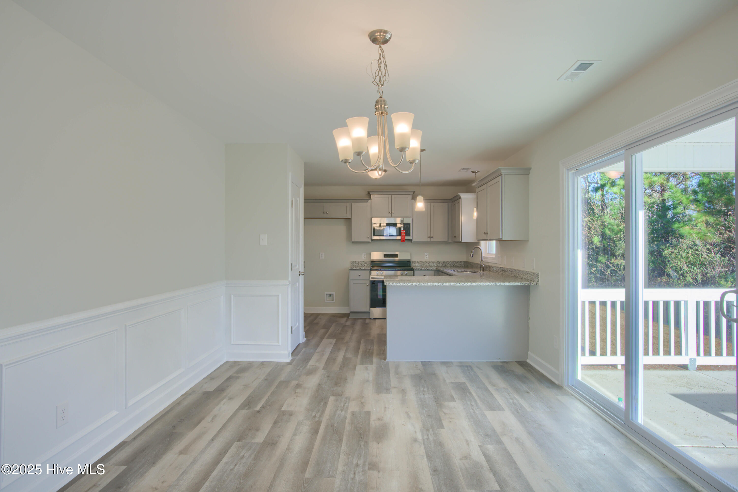 100527048 | Photo 15