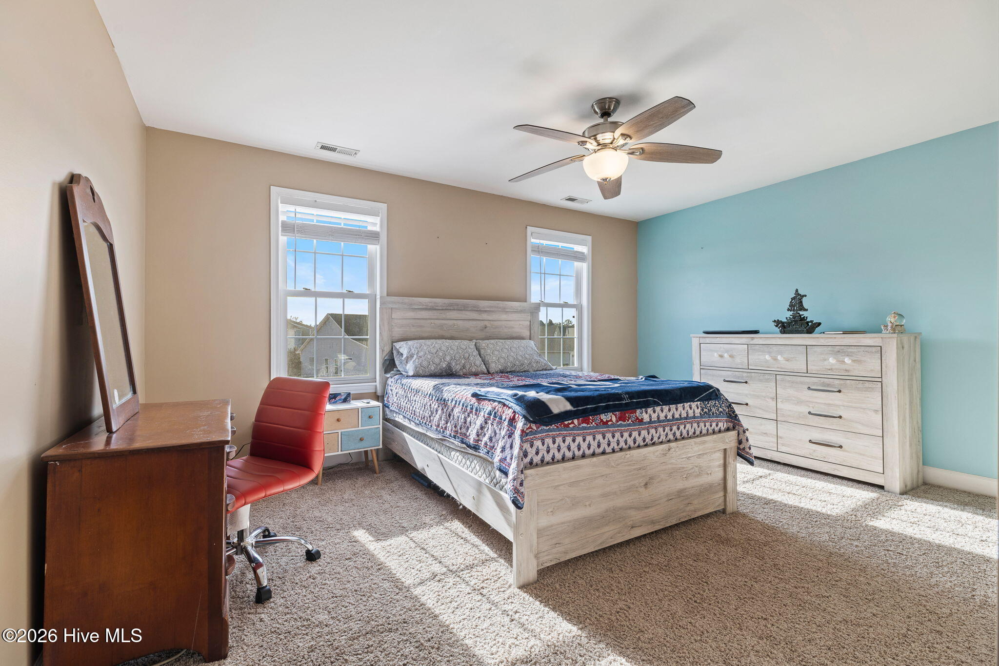 100550782 | Photo 42