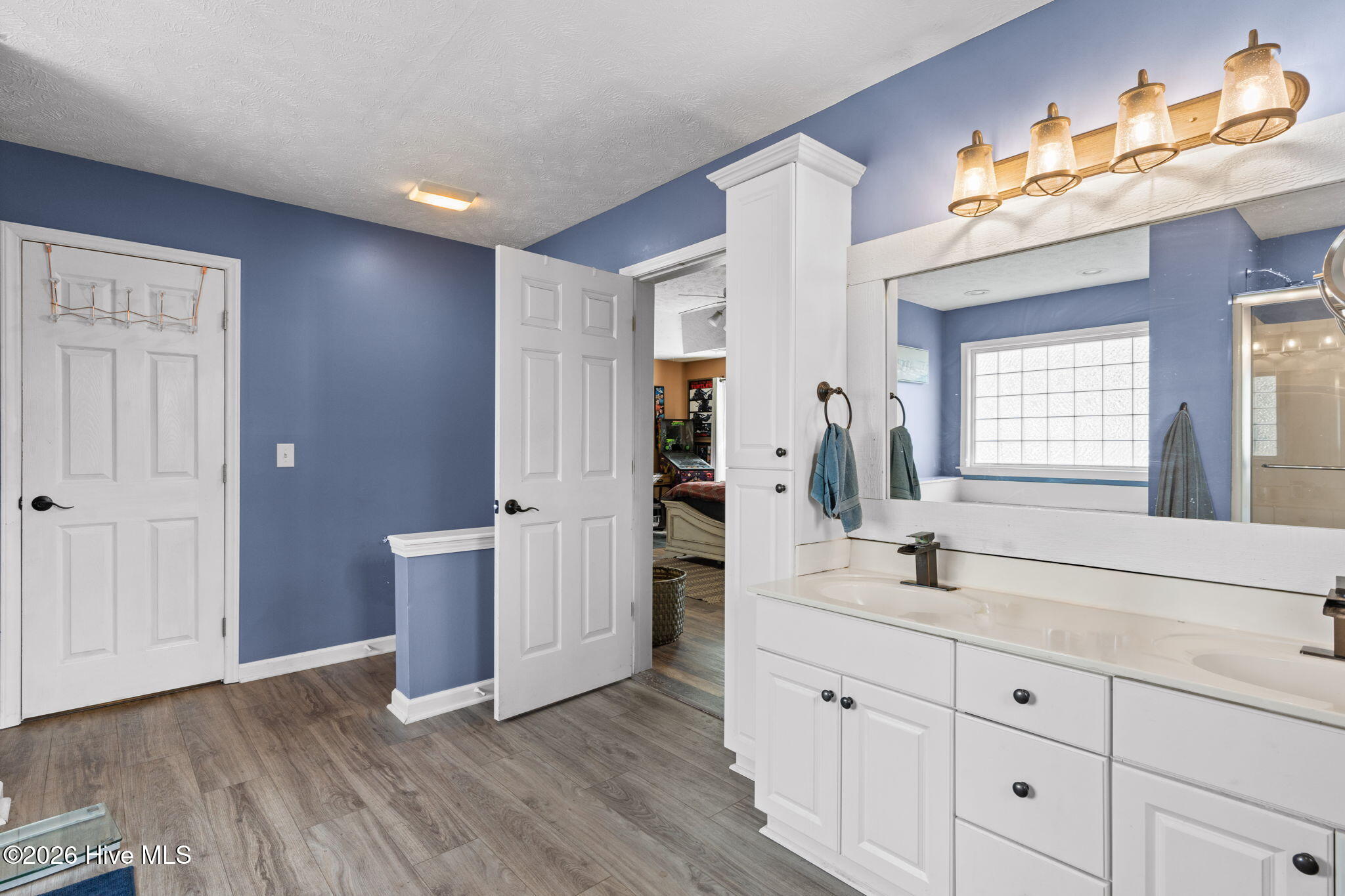 100556346 | Photo 20